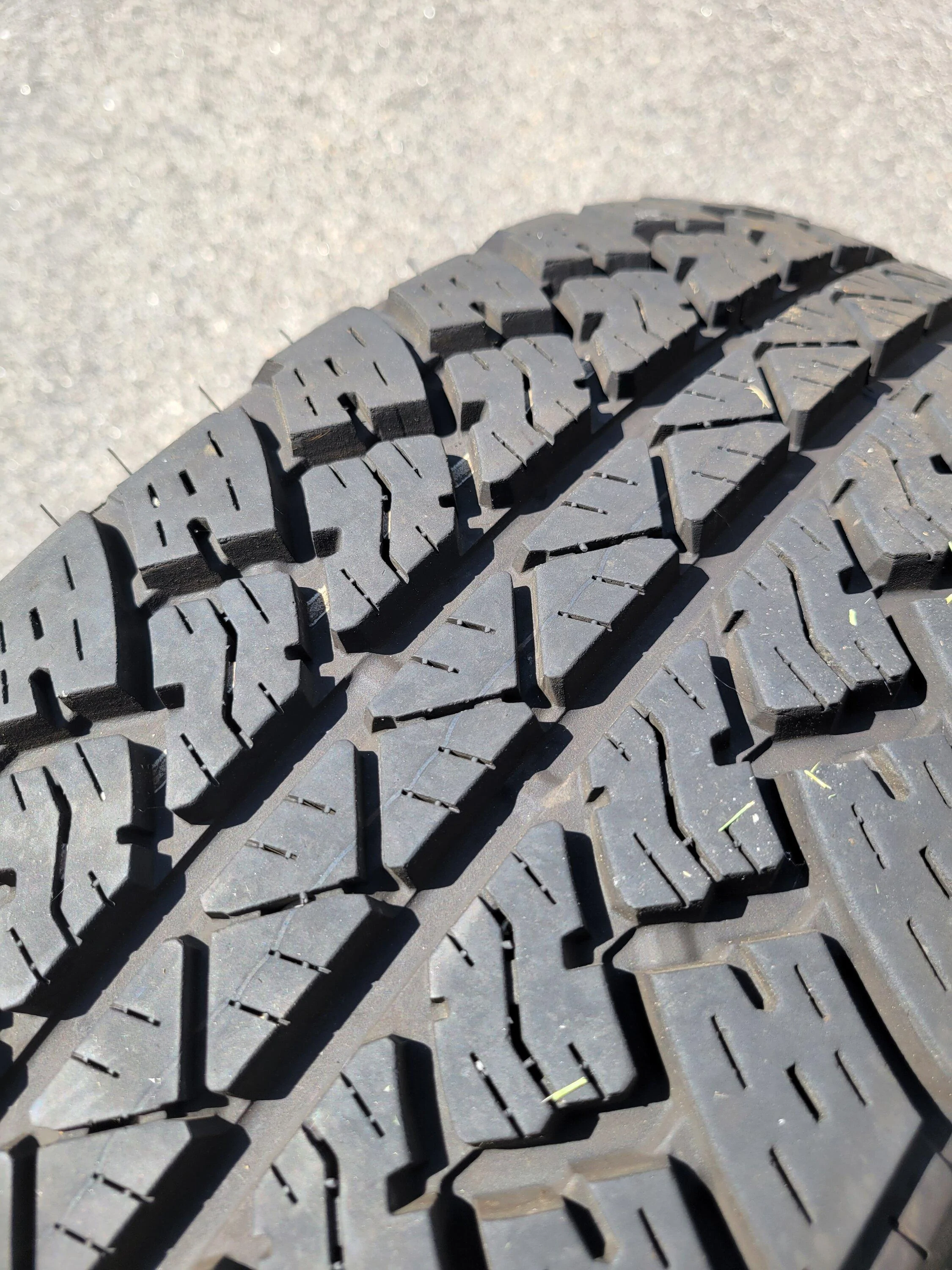 Jeep Gladiator 4 Bridgestone Dueler 255/70R18 tires 20220820_115341
