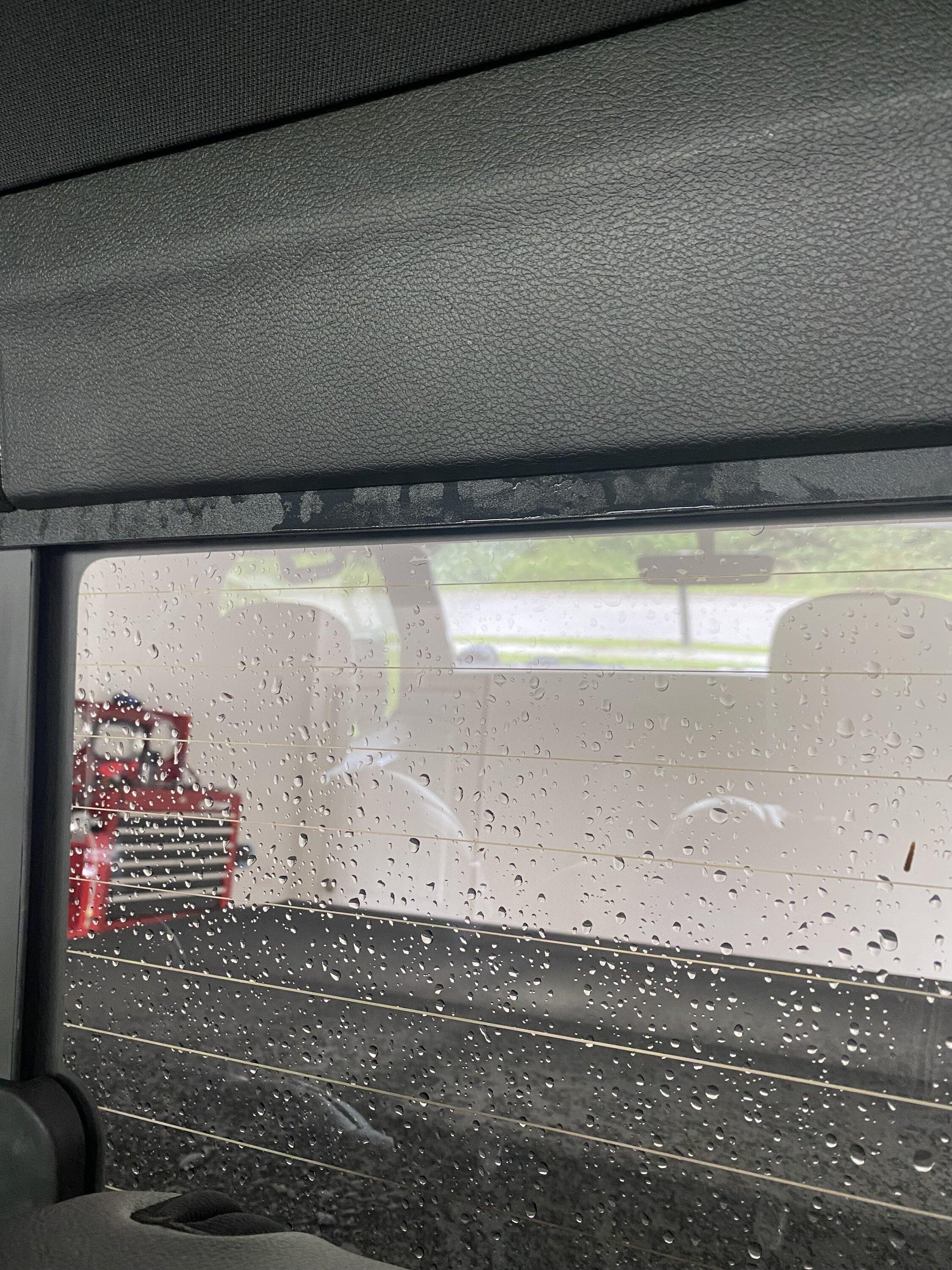 Jeep Gladiator 2020 Gladiator rear window leak (so far i suspected the actual small opening window, but actually it is entire top of the window) IMG_1915