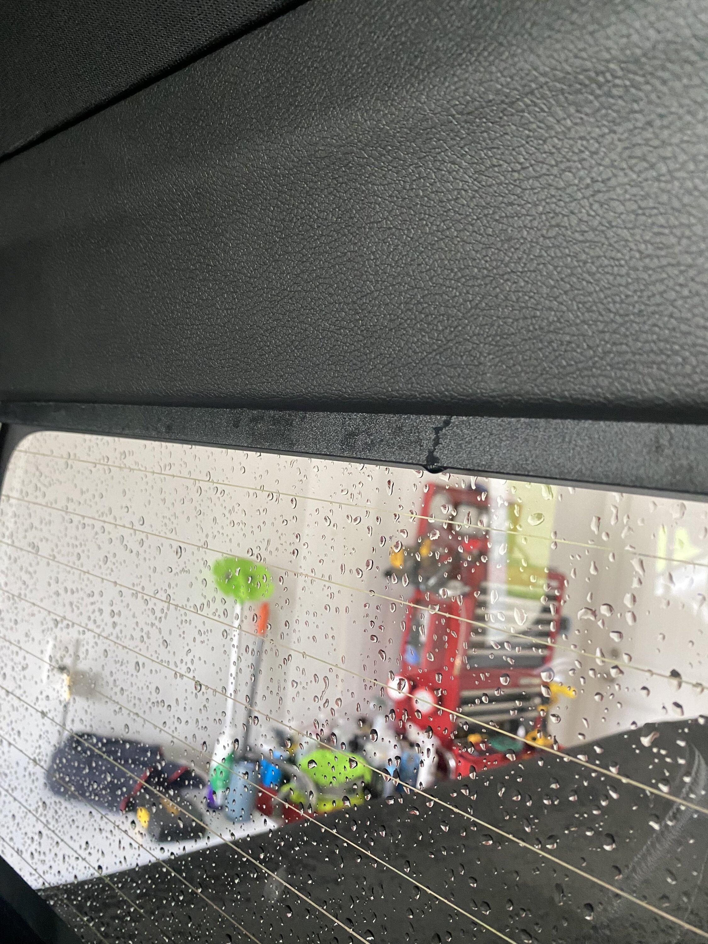 Jeep Gladiator 2020 Gladiator rear window leak (so far i suspected the actual small opening window, but actually it is entire top of the window) IMG_1916
