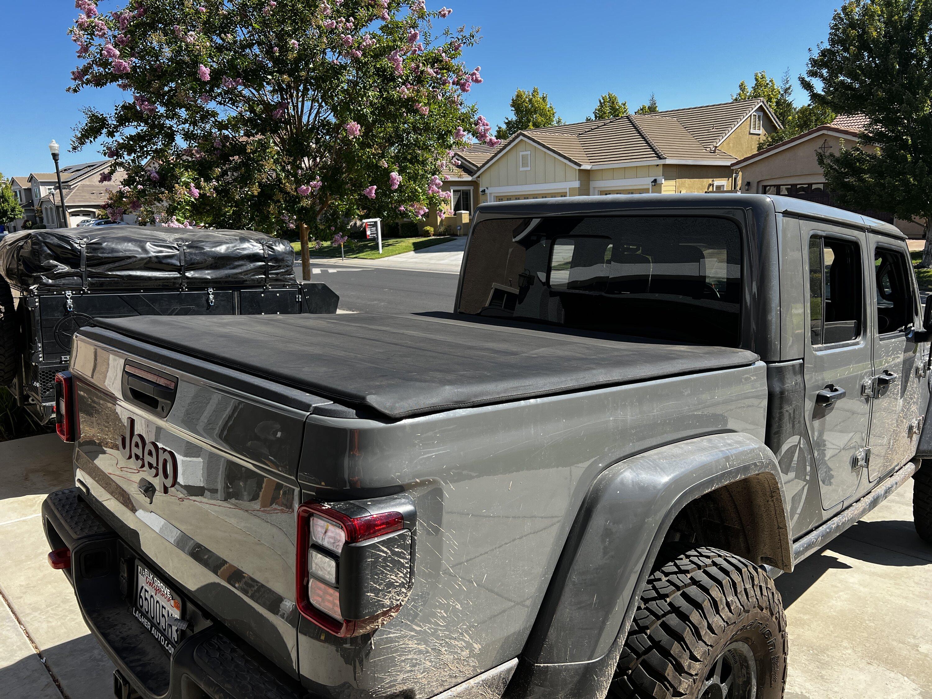 Jeep Gladiator Factory Soft Roll Up Tonneau Cover 22 Gladiator IMG_1720.JPG