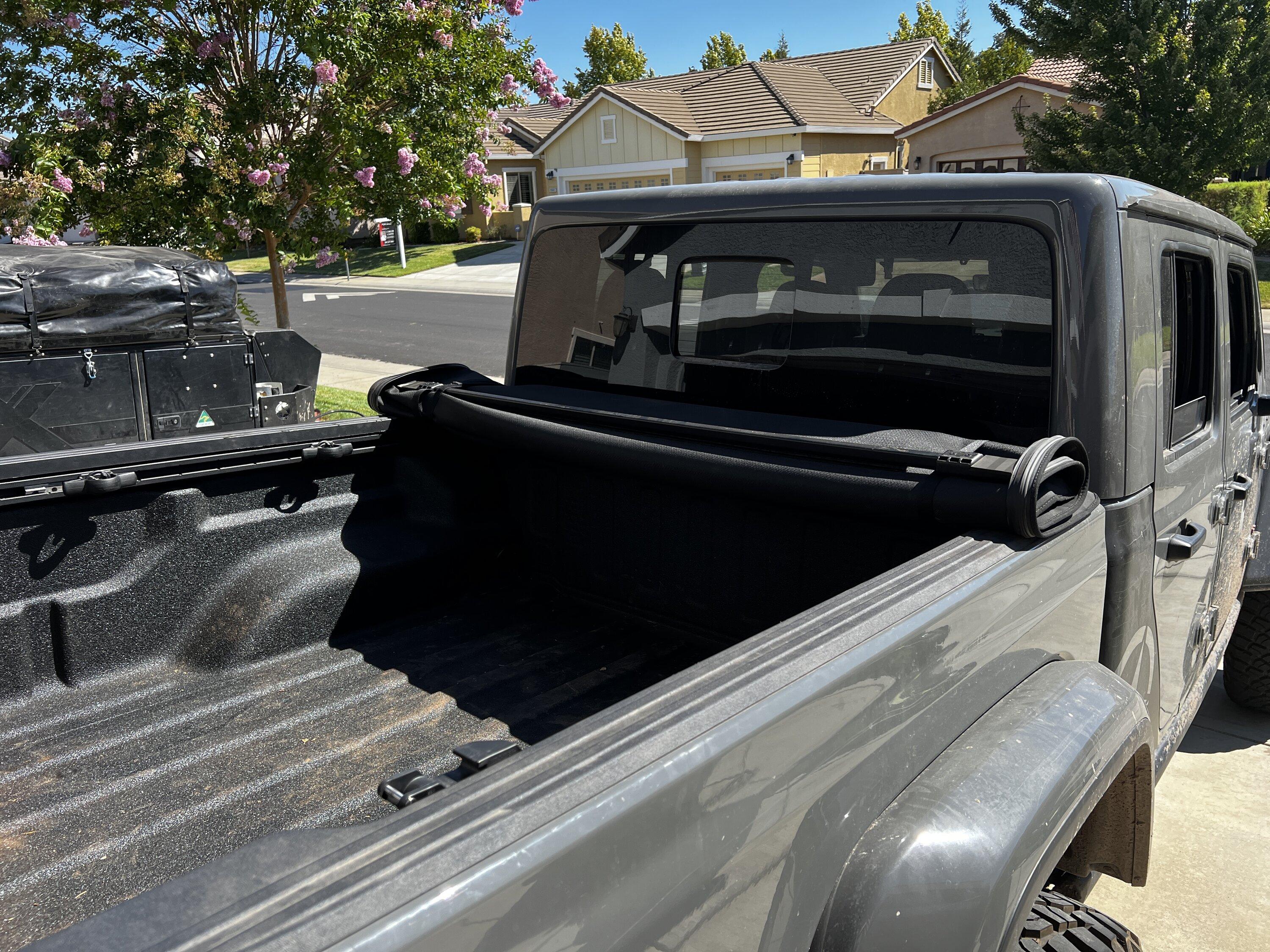 Jeep Gladiator Factory Soft Roll Up Tonneau Cover 22 Gladiator IMG_1722.JPG
