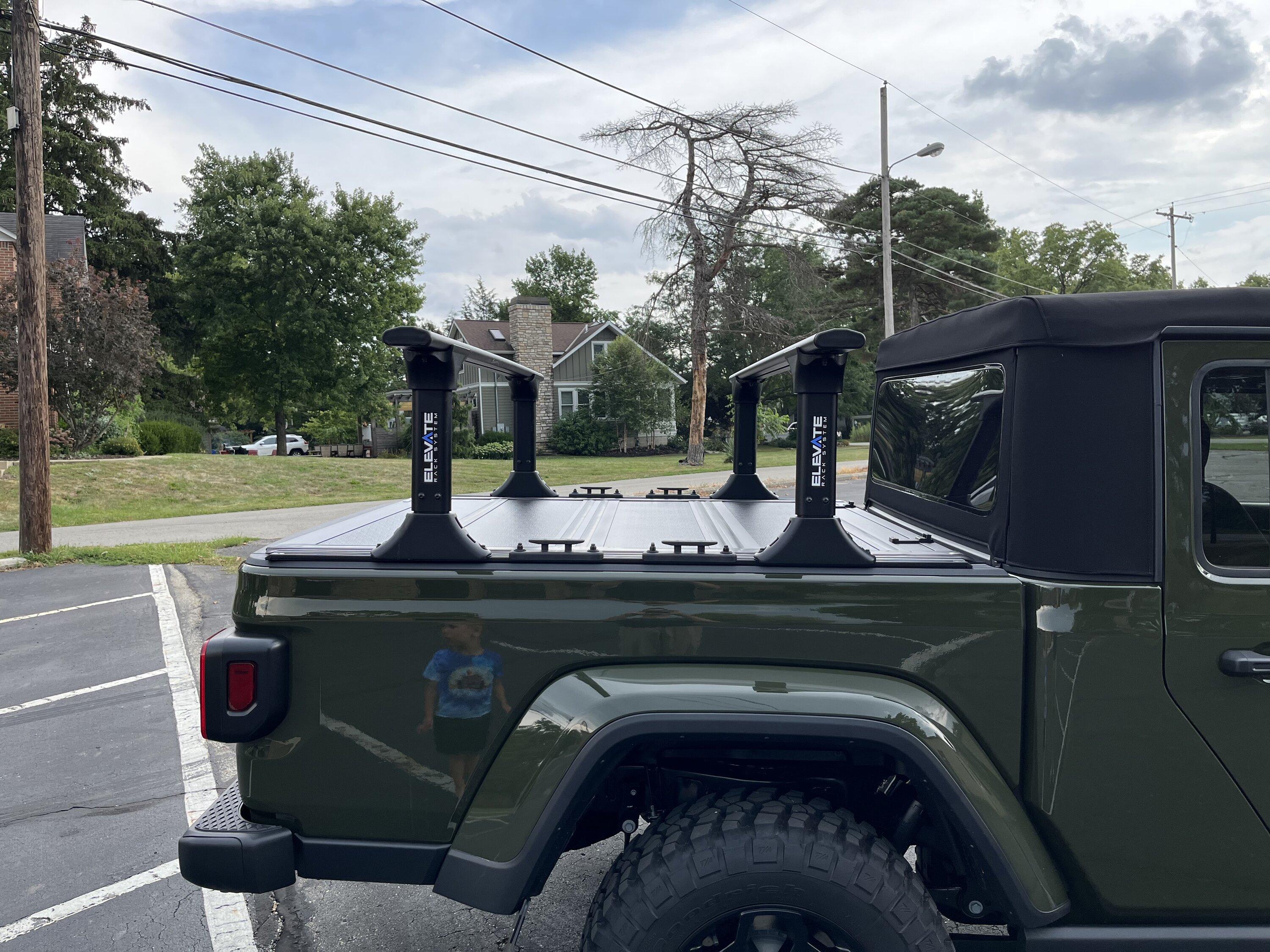Jeep Gladiator Hard Cover Rack Combo - Elevate & Leer 080F0129-D8F7-4B77-AE8F-2ED63457E373