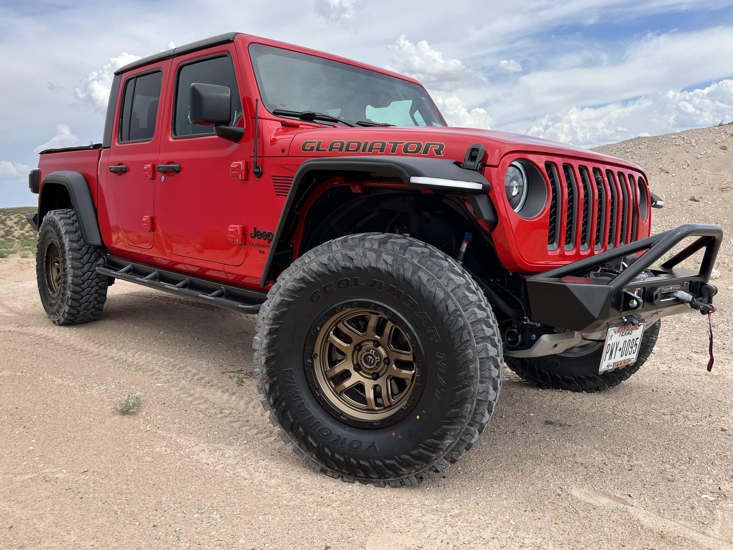 Jeep Gladiator Metal fenders or “plastic”? IMG_E5131.JPG