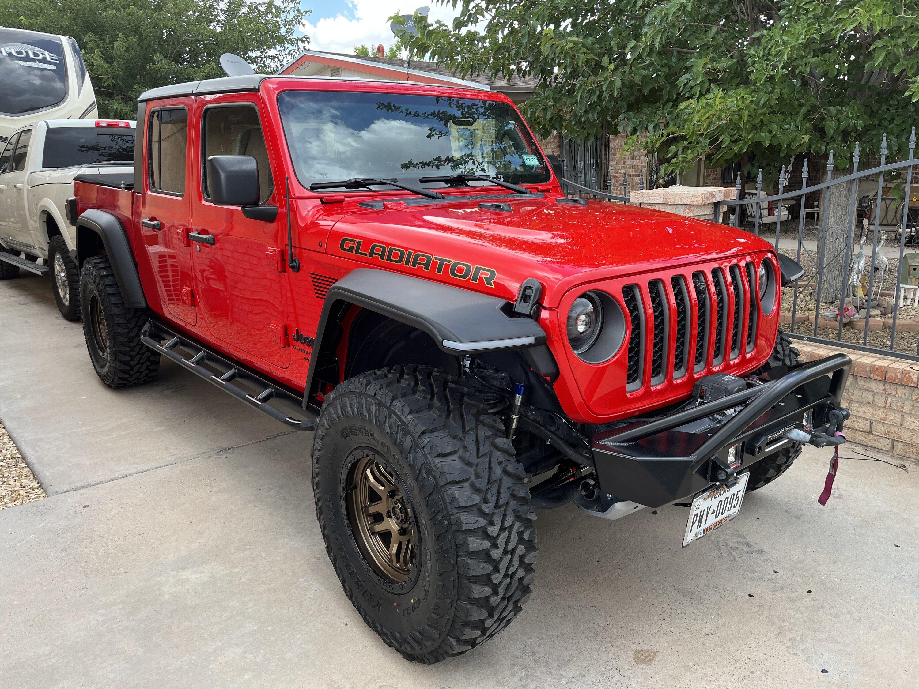 Jeep Gladiator Metal fenders or “plastic”? IMG_5101.JPG