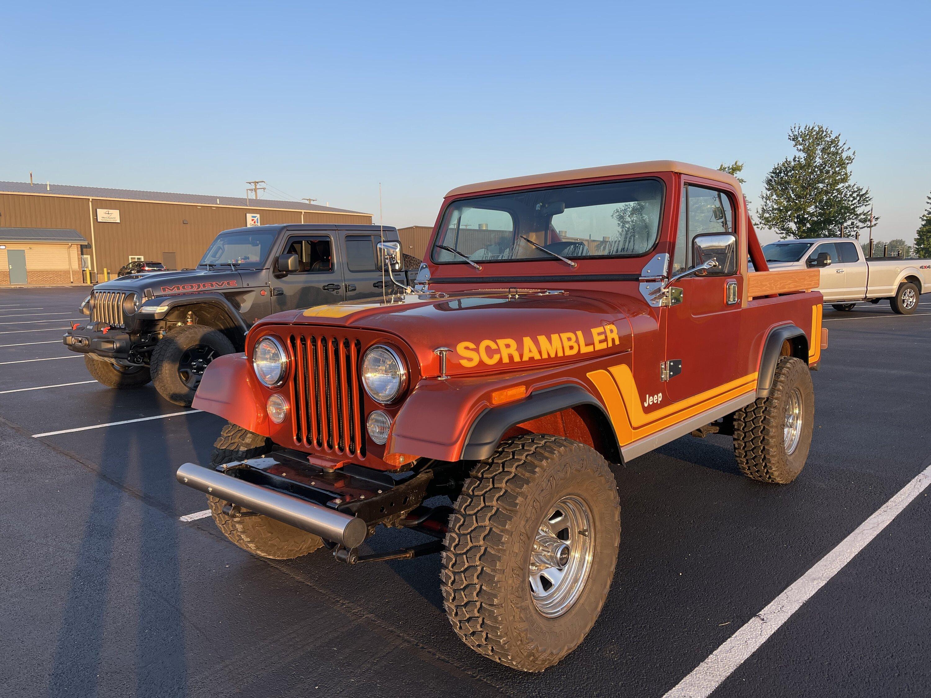 Jeep Gladiator Jeeps Parking Next To Jeeps C1939754-BEFA-44D1-BD79-29E6A4A1C404