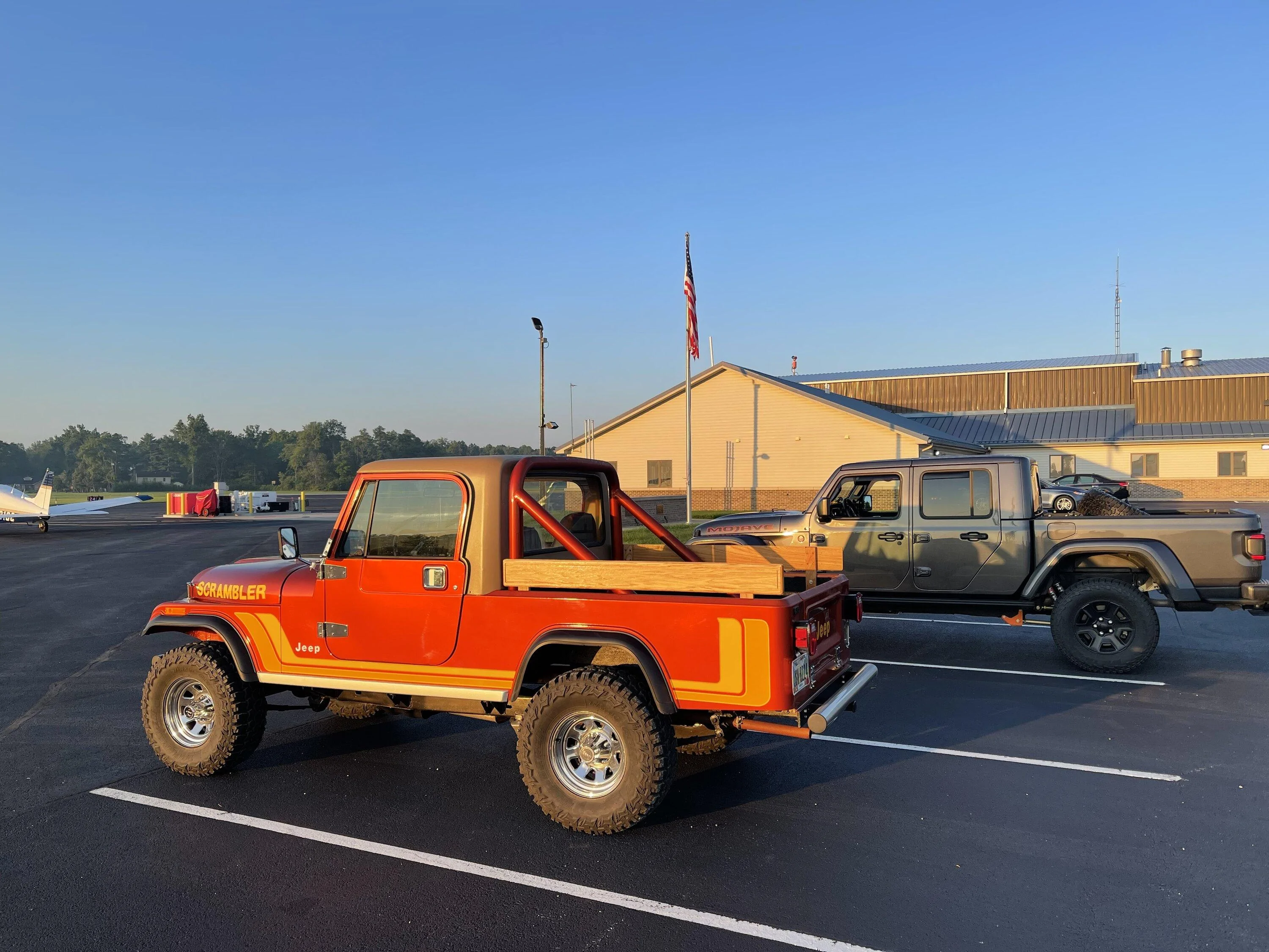 Jeep Gladiator Jeeps Parking Next To Jeeps 47C52657-3C1B-4314-B39C-5814F951E58C