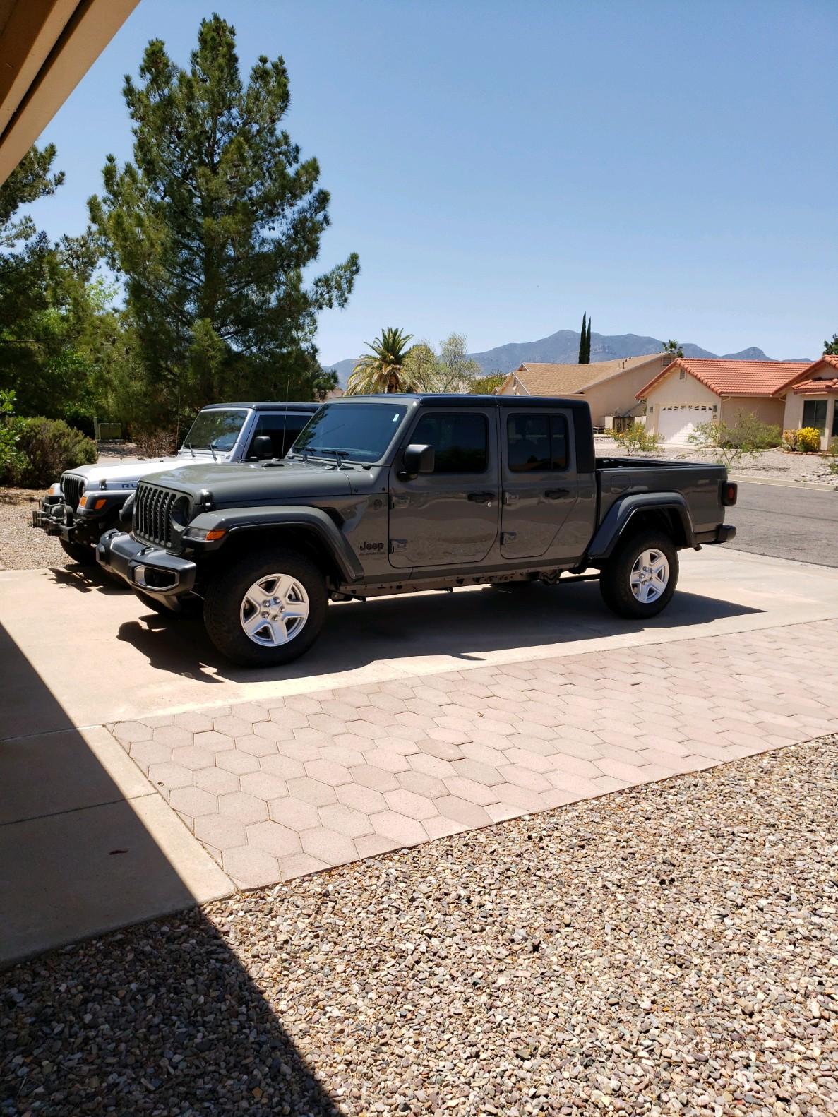 Jeep Gladiator Any Full-Size Converts? 14619