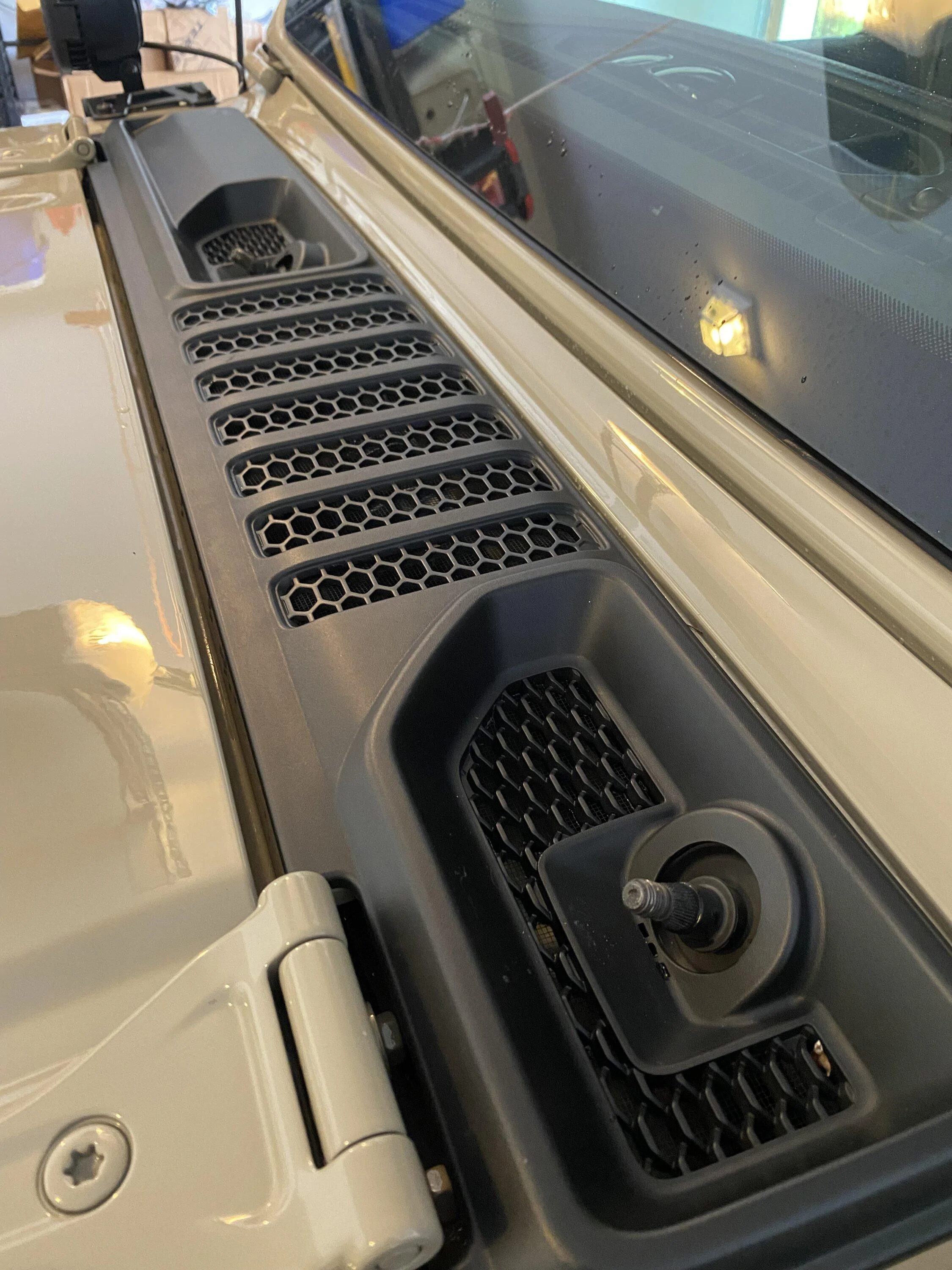 Jeep Gladiator Mopar Performance Windshield Wipers w/ Built-In Washer Jets Released For Jeep Gladiator IMG_1950