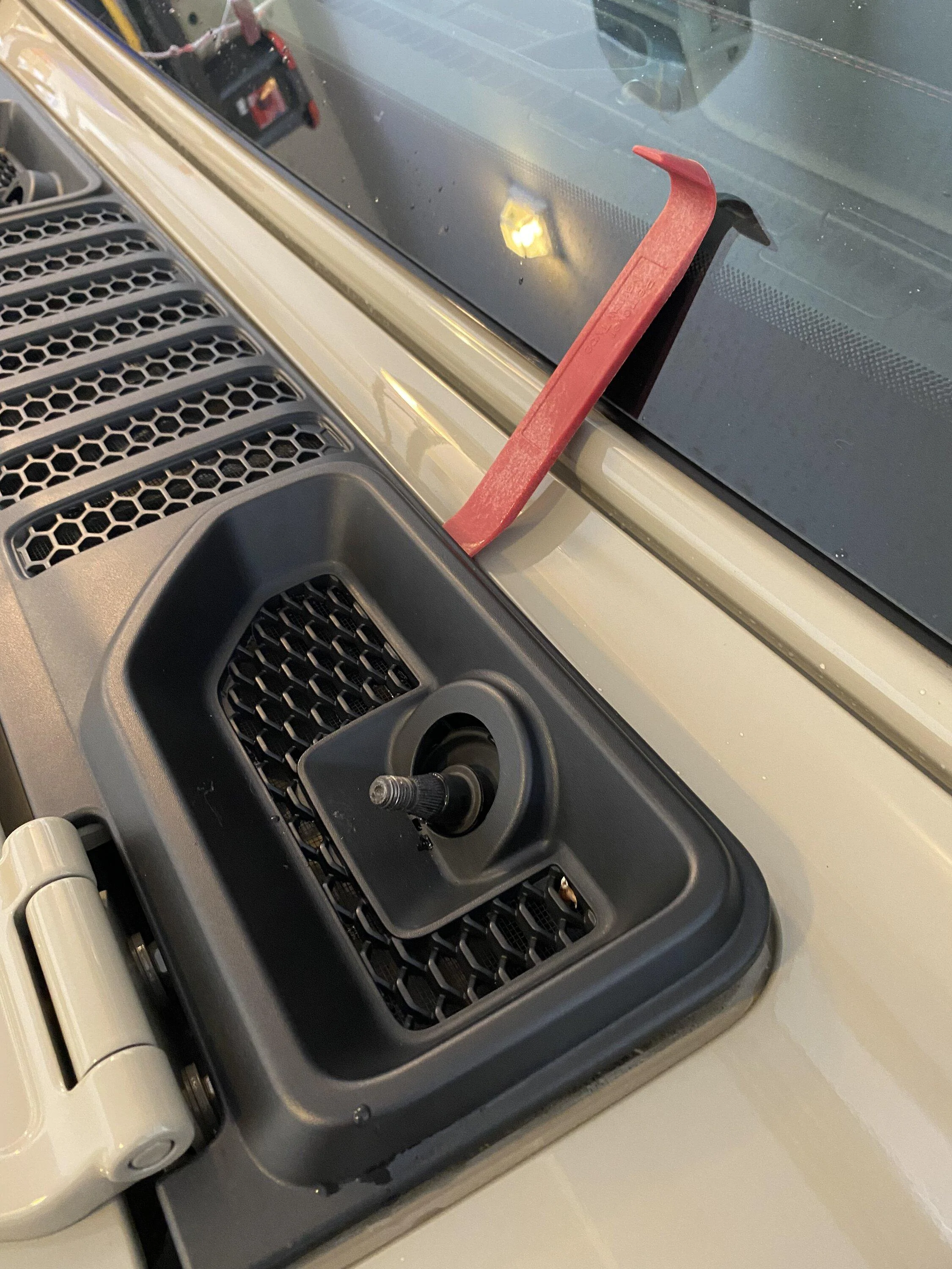 Jeep Gladiator Mopar Performance Windshield Wipers w/ Built-In Washer Jets Released For Jeep Gladiator IMG_1954