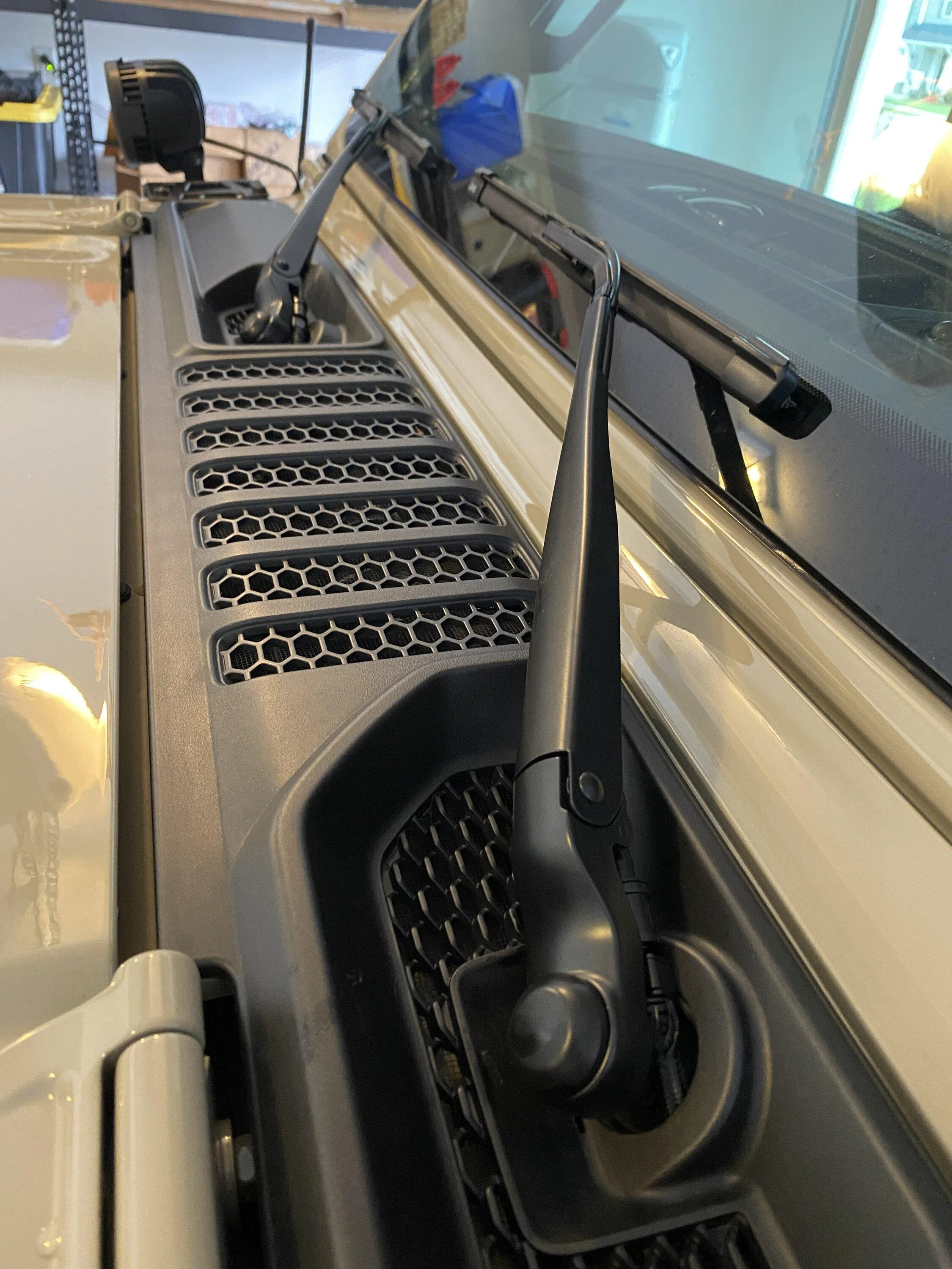Jeep Gladiator Mopar Performance Windshield Wipers w/ Built-In Washer Jets Released For Jeep Gladiator IMG_1965