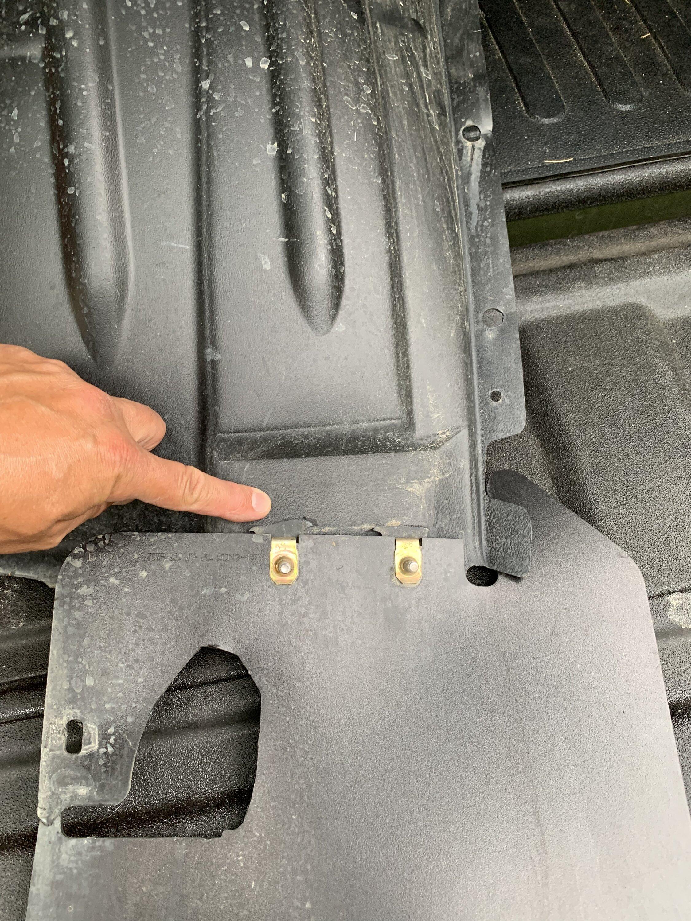 Jeep Gladiator Part number unknown, need help ! (fender flare bracket) 905915A5-85EA-444F-8F89-CC117F636340