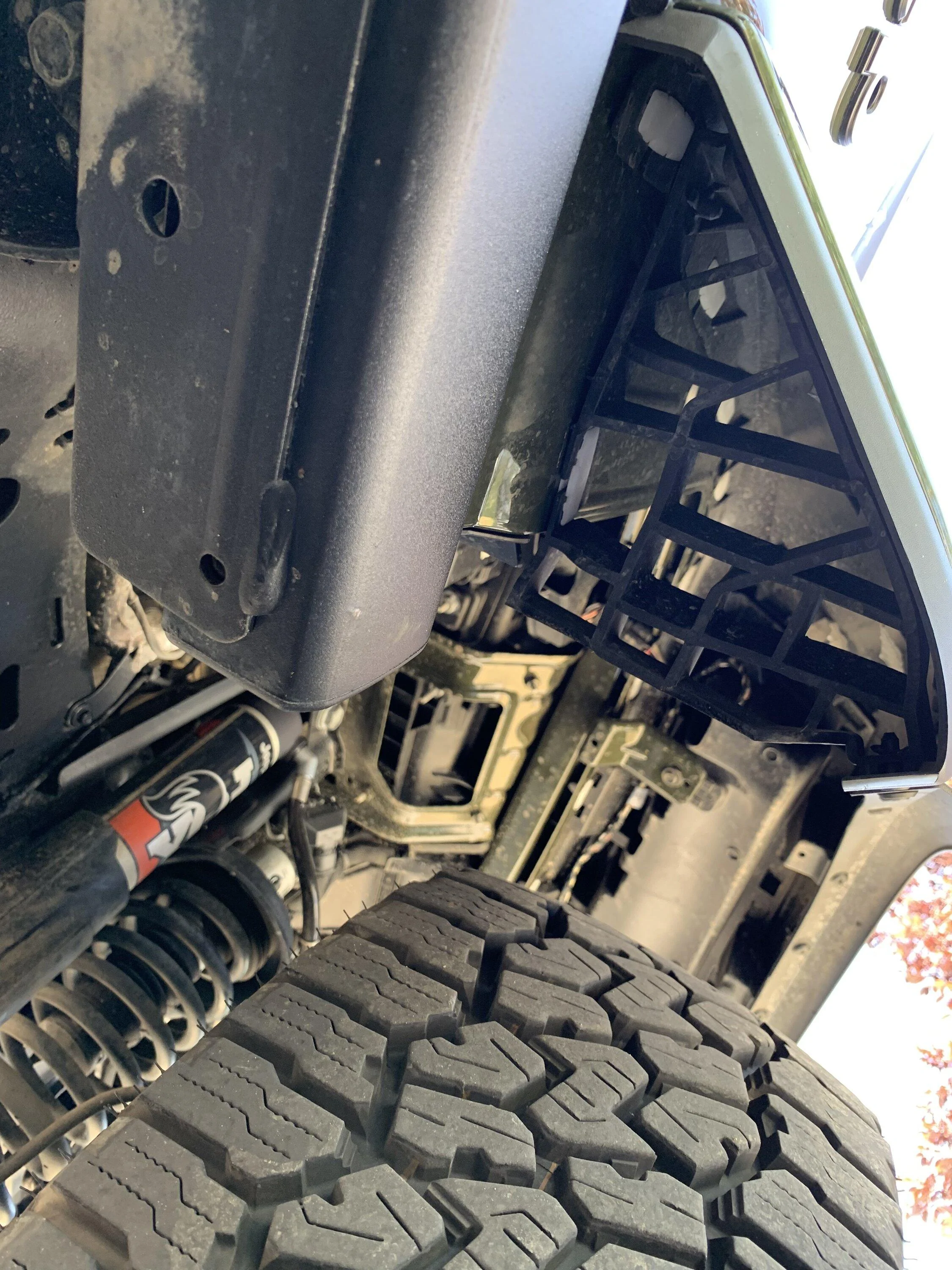 Jeep Gladiator Part number unknown, need help ! (fender flare bracket) 2F945F63-76F1-4D71-B906-C7131602C412