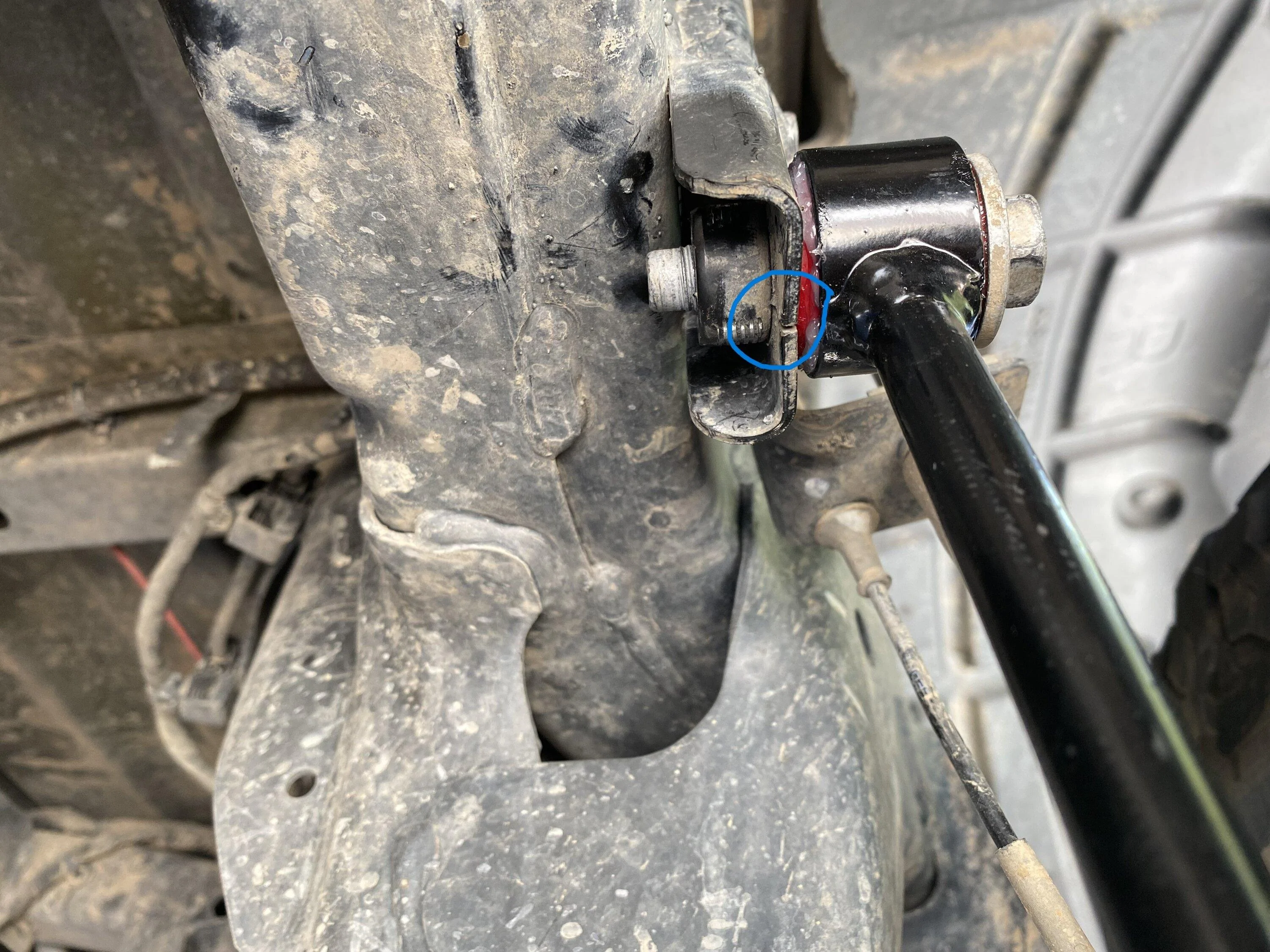 Jeep Gladiator Crack in Rear Sway Bar end link mount IMG_3598