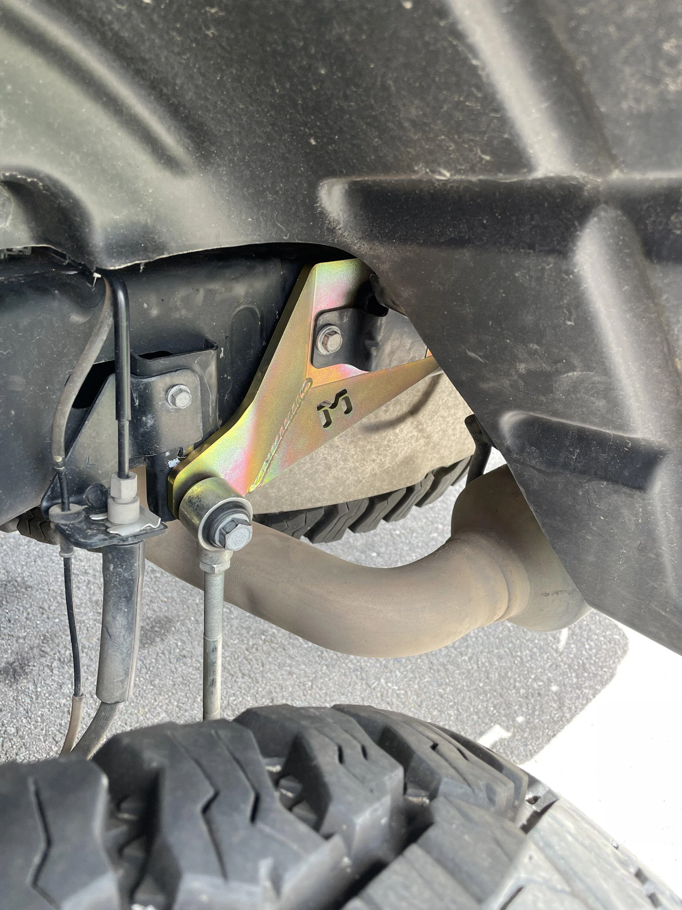 Jeep Gladiator Crack in Rear Sway Bar end link mount 88745089-392B-4583-94C3-2A9CD8BAE236