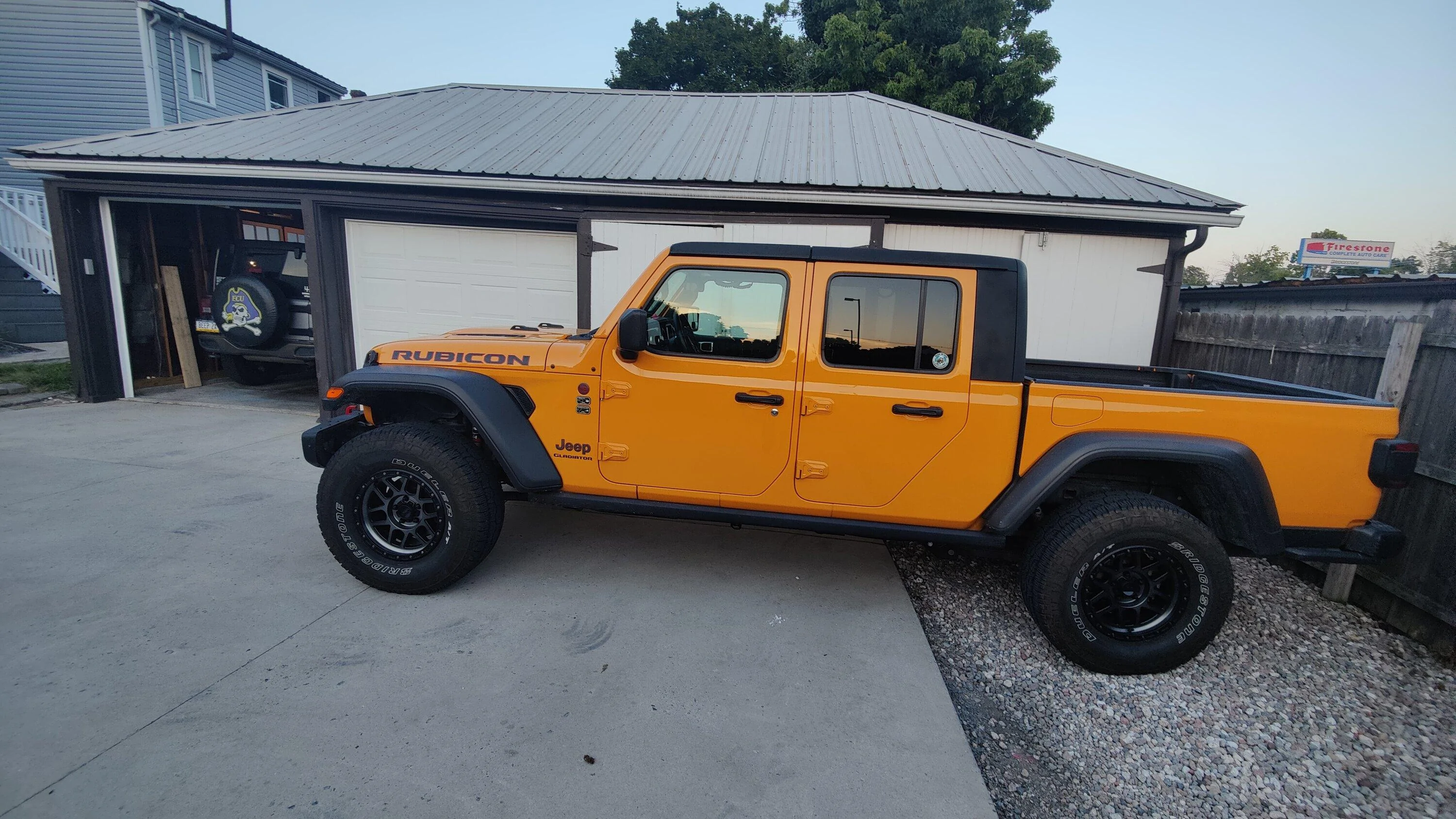 Jeep Gladiator 1.5 front and 3/4 rear level. IMG20220803200745