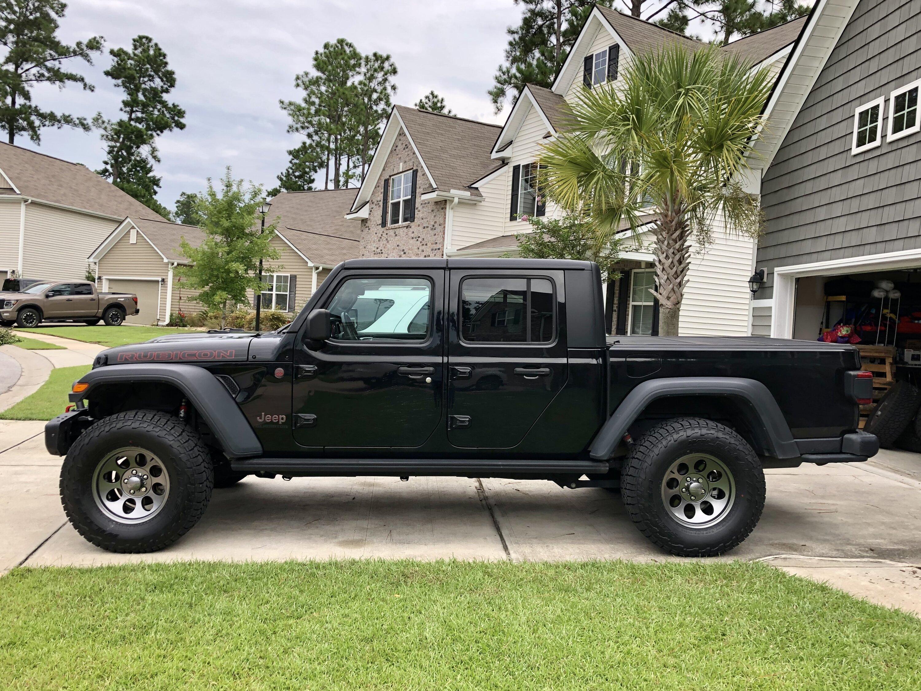 Jeep Gladiator 1.5 front and 3/4 rear level. 183CC5DA-4CE6-4541-B66A-AF85CDD3D6E7