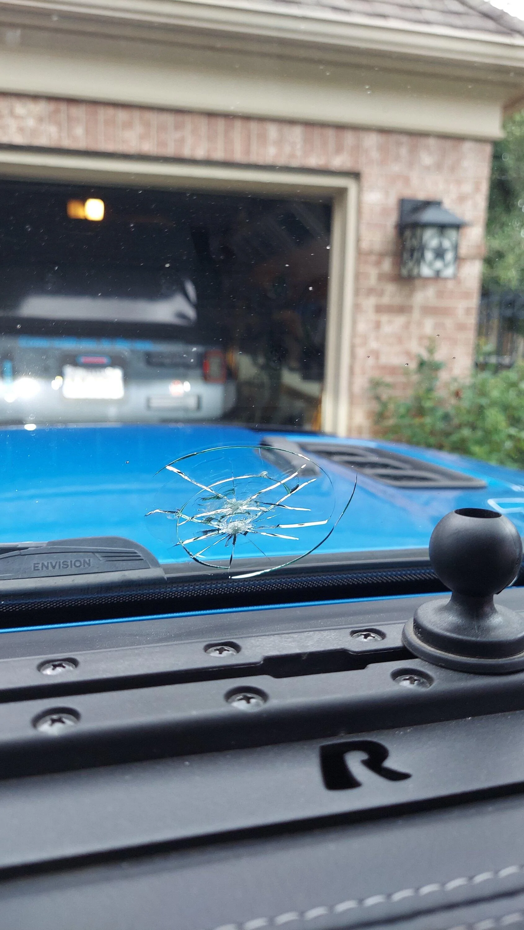 Jeep Gladiator Joined the Gladiator cracked window club 20220820_160626