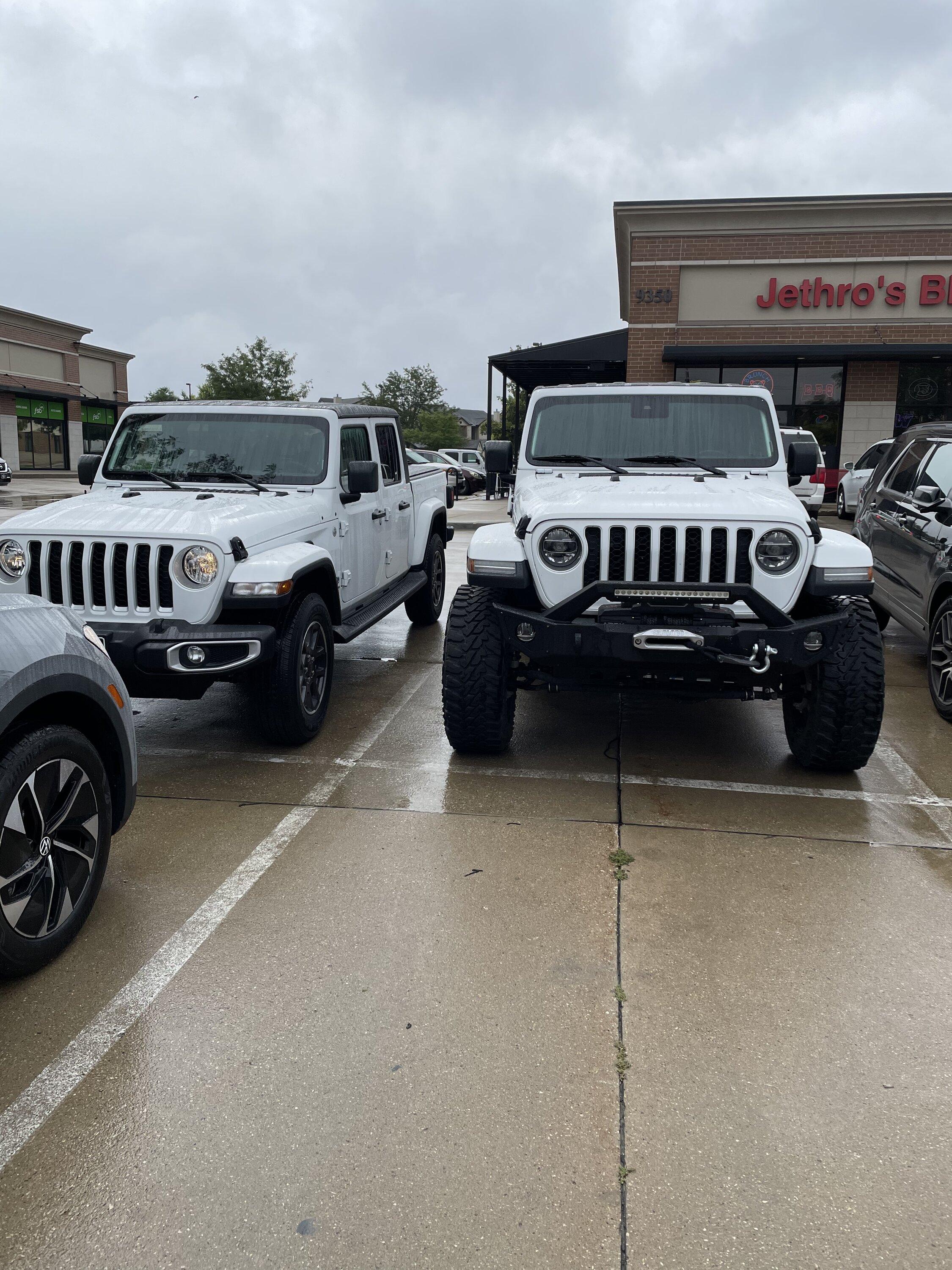 Jeep Gladiator BRIGHT WHITE Gladiator JT Club A6F7A0F7-F8E1-434A-8F3E-3AC093FFD416