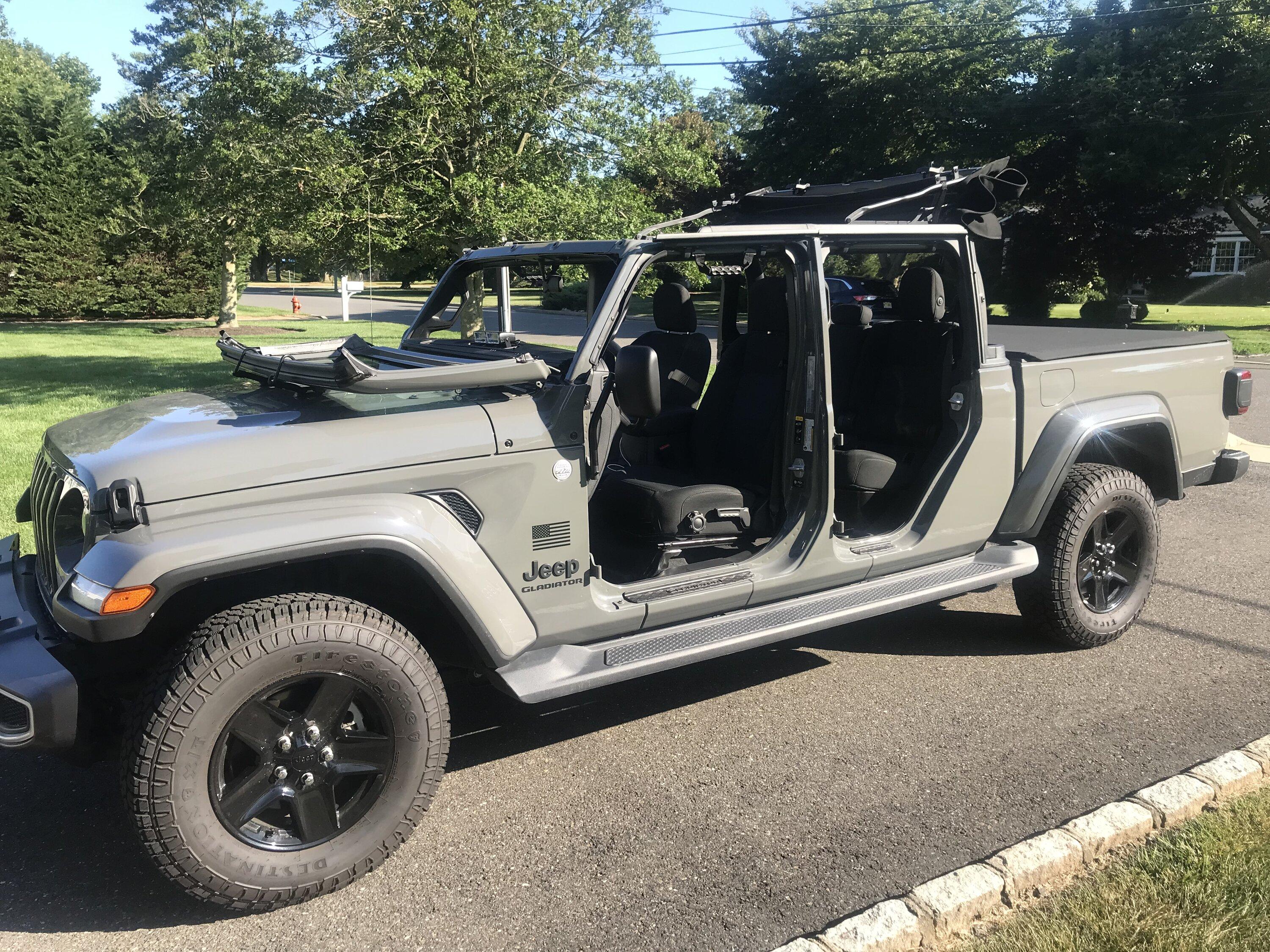 Jeep Gladiator Broncos with doors off? 0CAB4ADA-13E4-47AB-BAC0-6ACA59901977