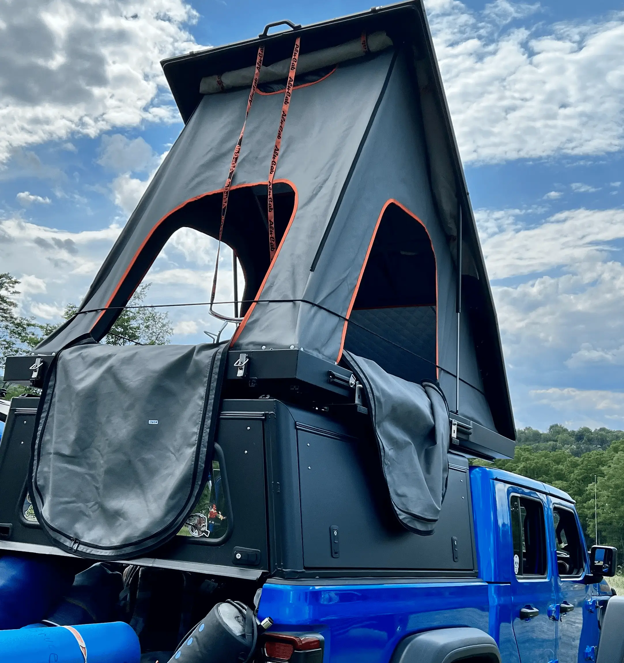 Jeep Gladiator Alu-Cab Gen 3.1 Expedition Roof Top Tent. Lowered to $3100.00. tempImageot0SyE
