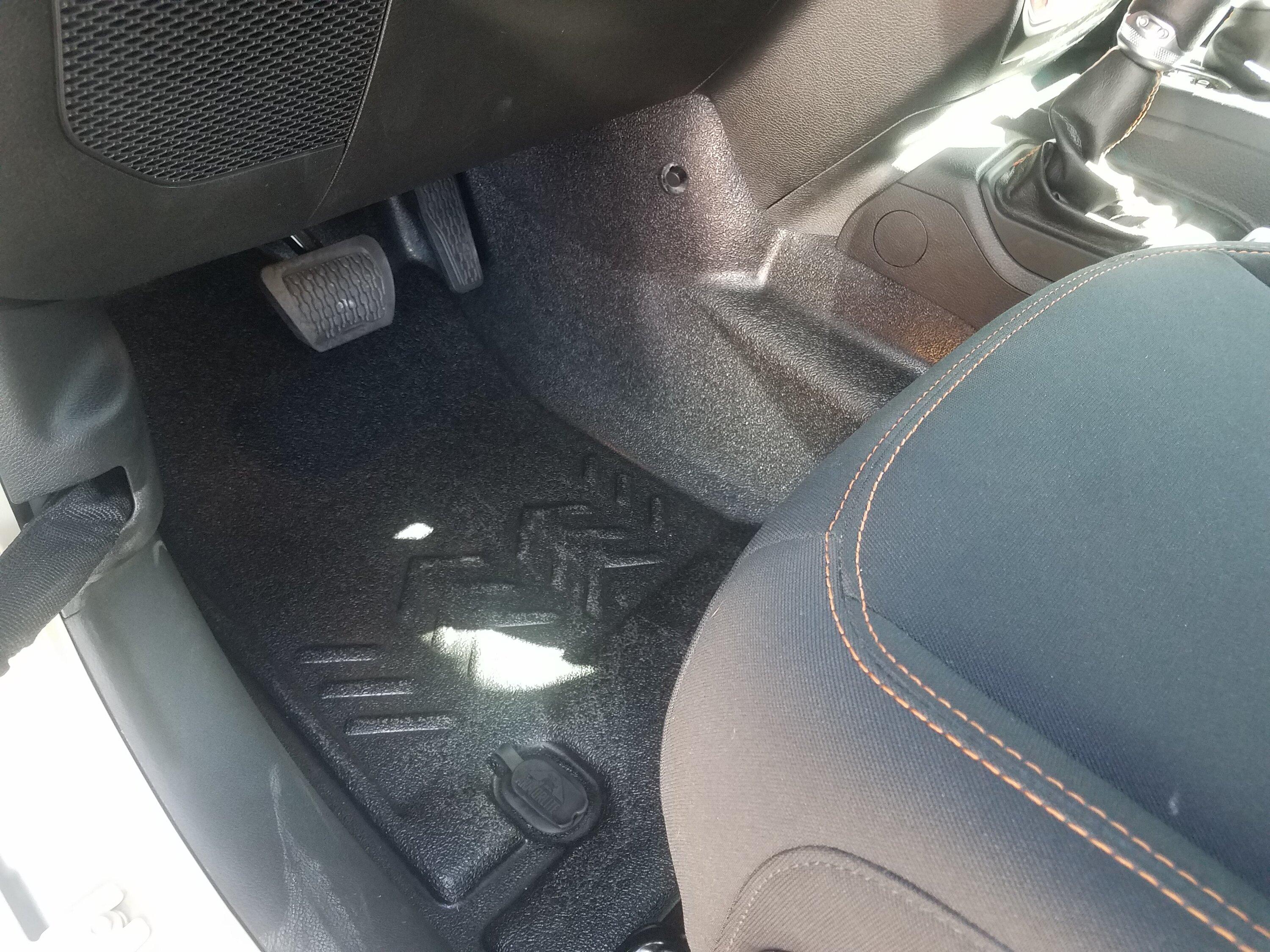 Jeep Gladiator Remove carpet 20220731_092829
