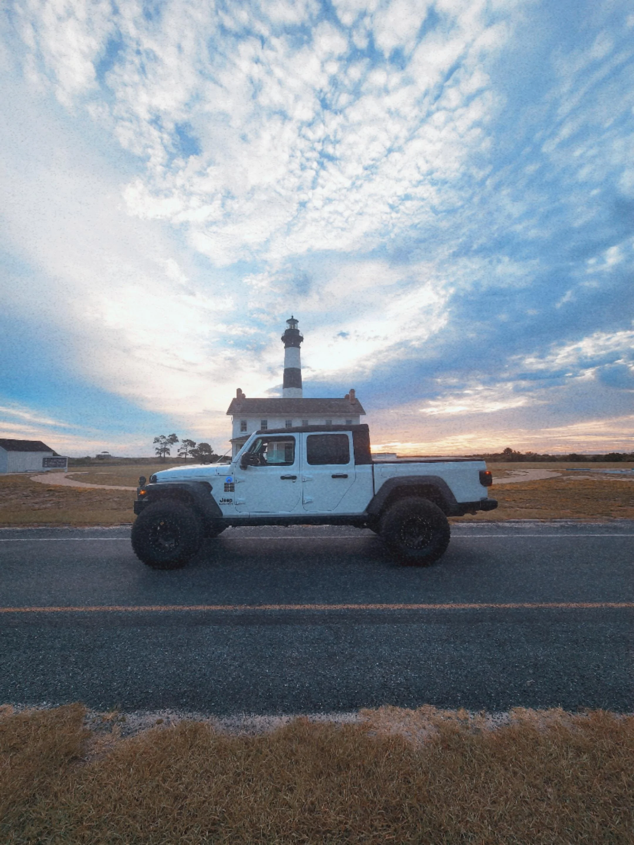 Jeep Gladiator BRIGHT WHITE Gladiator JT Club Snapchat-682294083