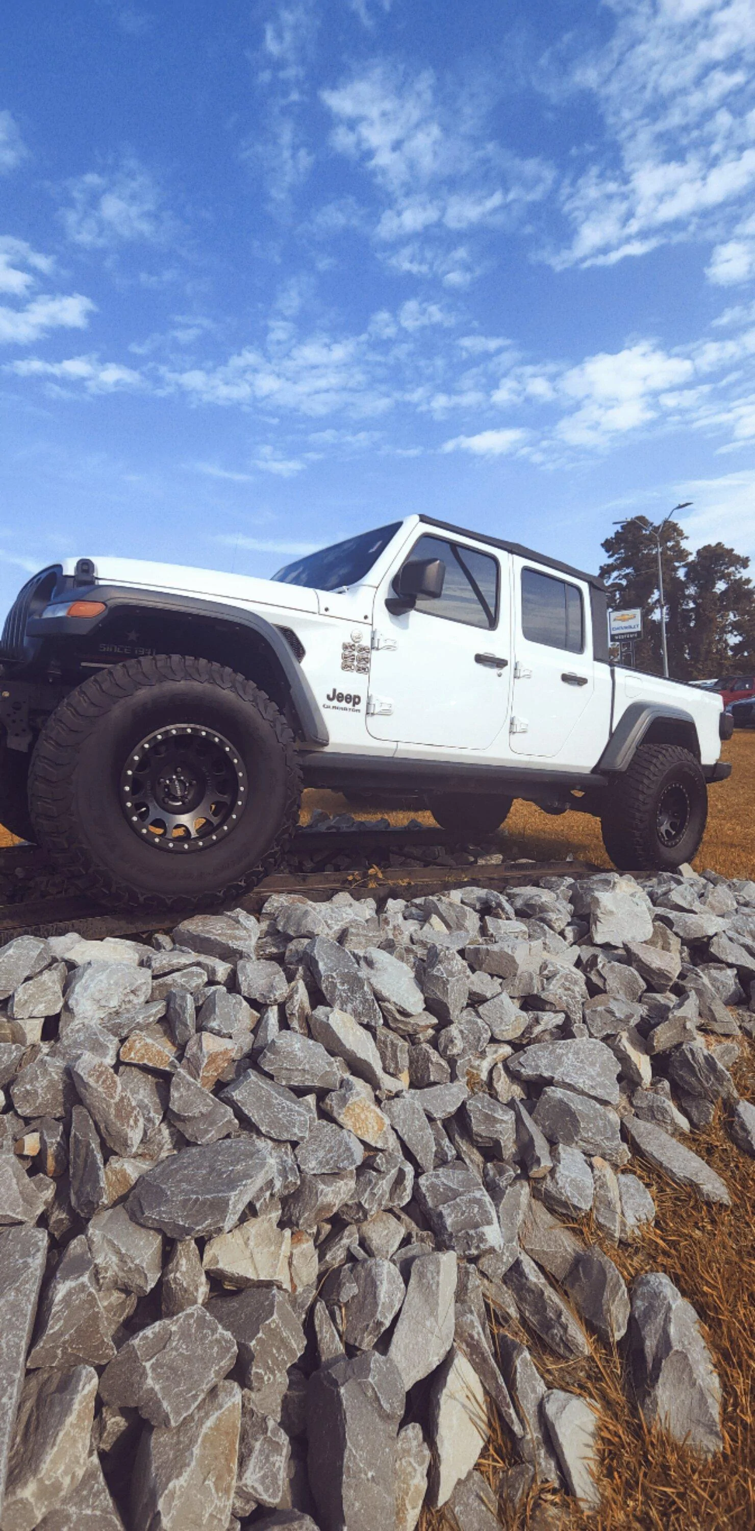 Jeep Gladiator BRIGHT WHITE Gladiator JT Club Snapchat-282177239
