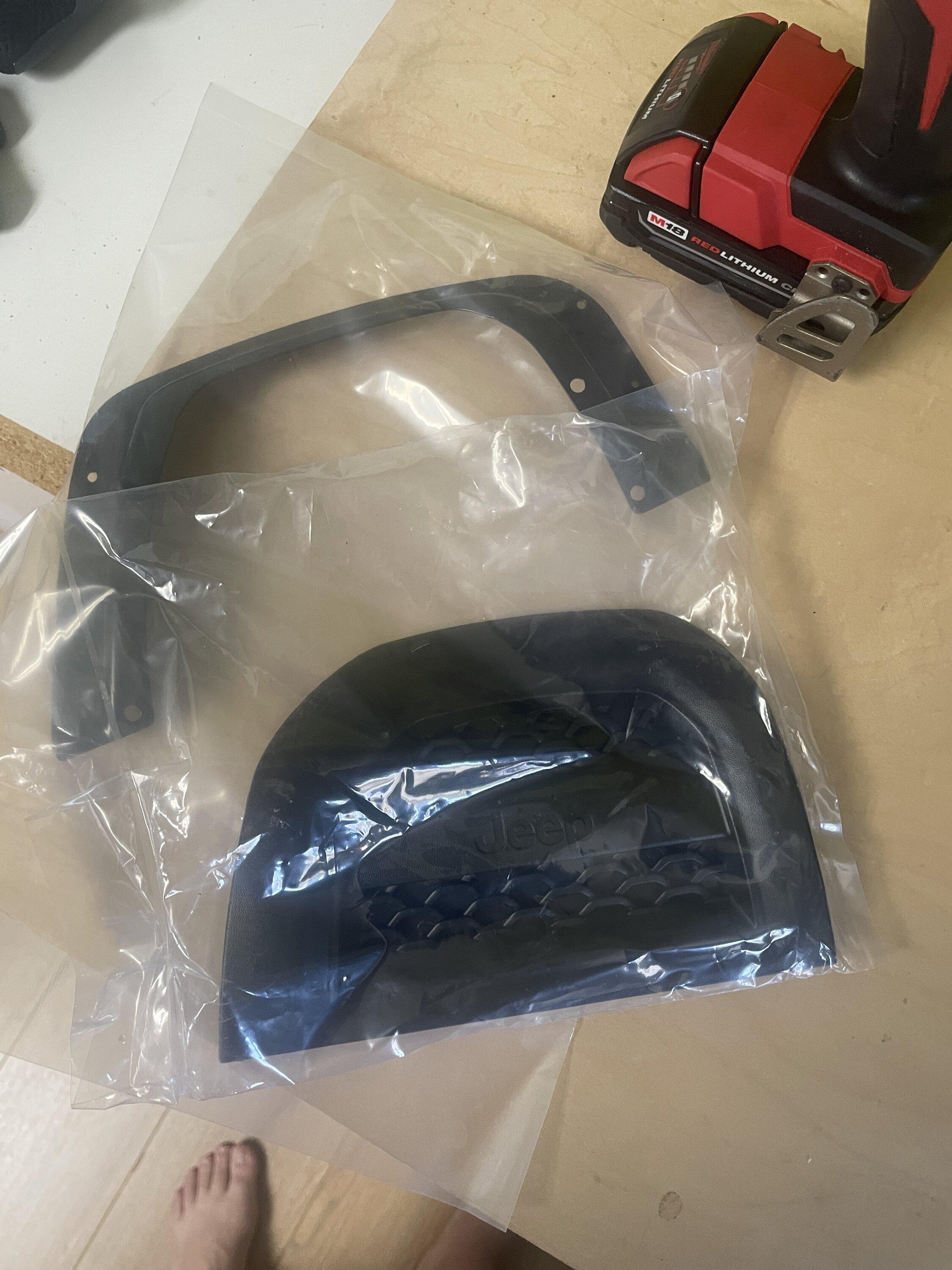 Jeep Gladiator Mopar CAI hood grill 0A9DD3DA-BB54-44E3-BBC9-38C6544840E3