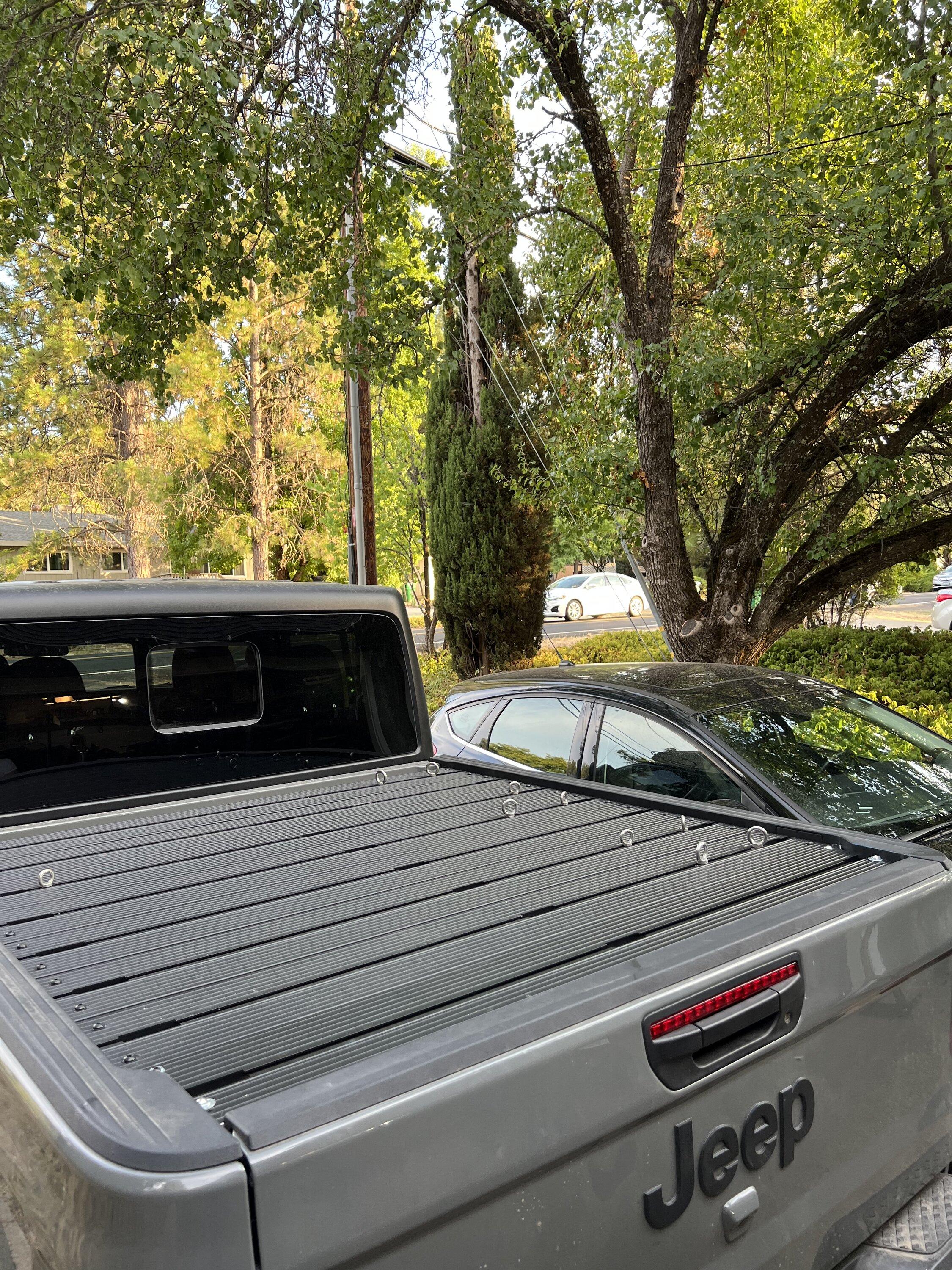 Jeep Gladiator Decked with a Diamond Back cover? 3B0EE975-AA8E-4A01-B0CE-78DFE6AB503A