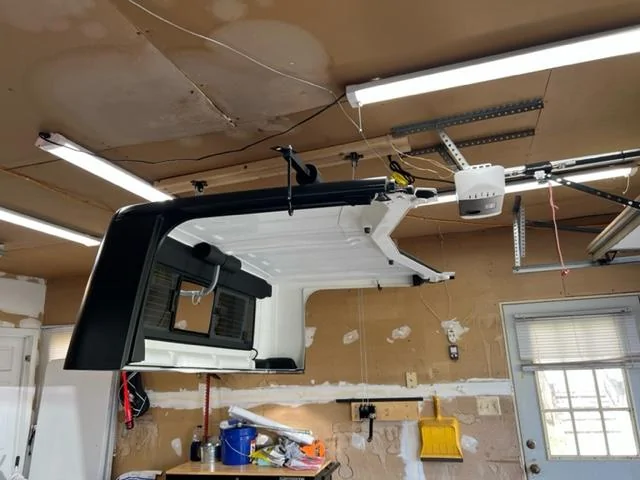 Jeep Gladiator Hard Top removal topHanger
