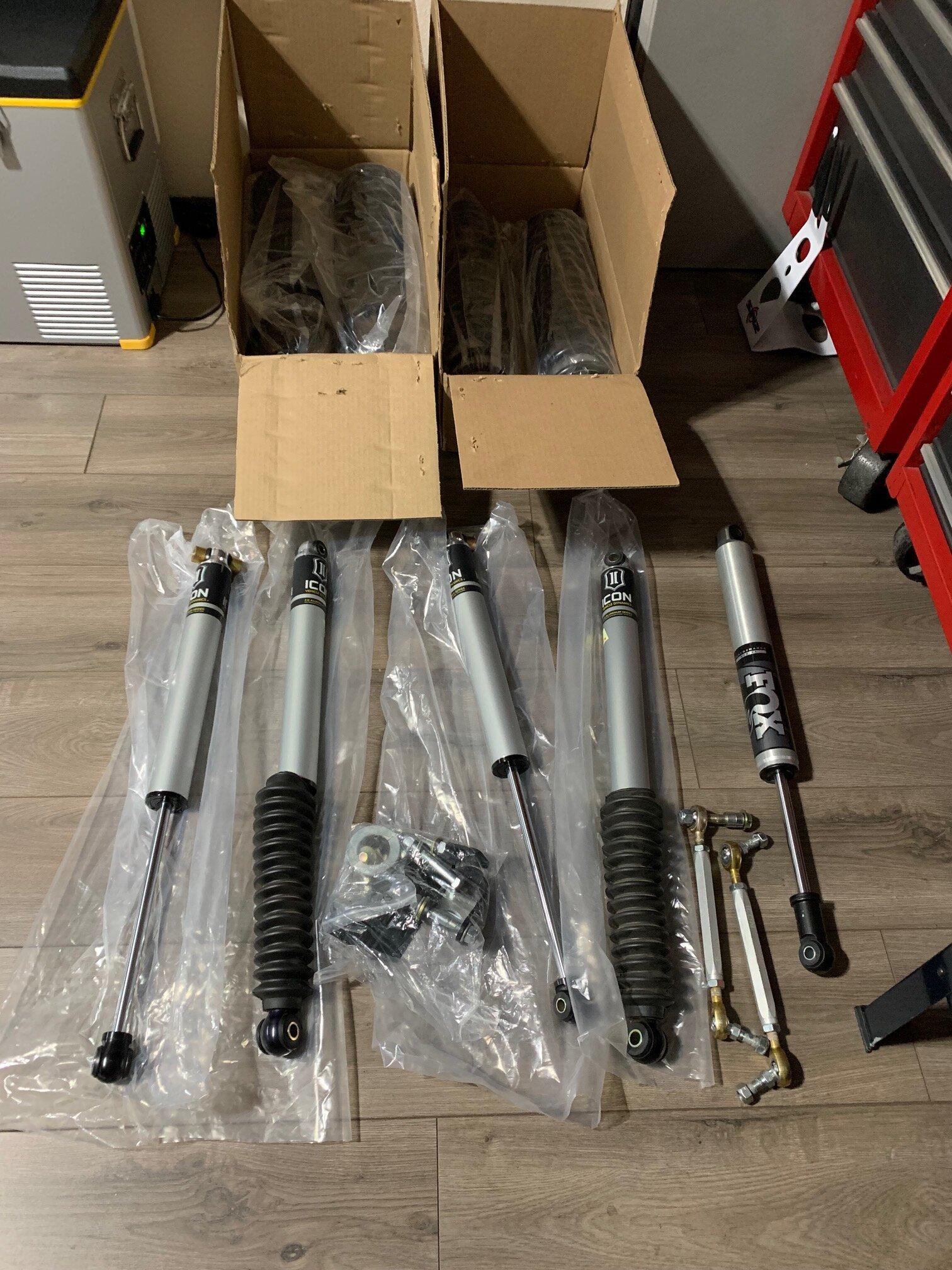 Jeep Gladiator ICON Suspension 2.5 Lift for JT IMG_3440