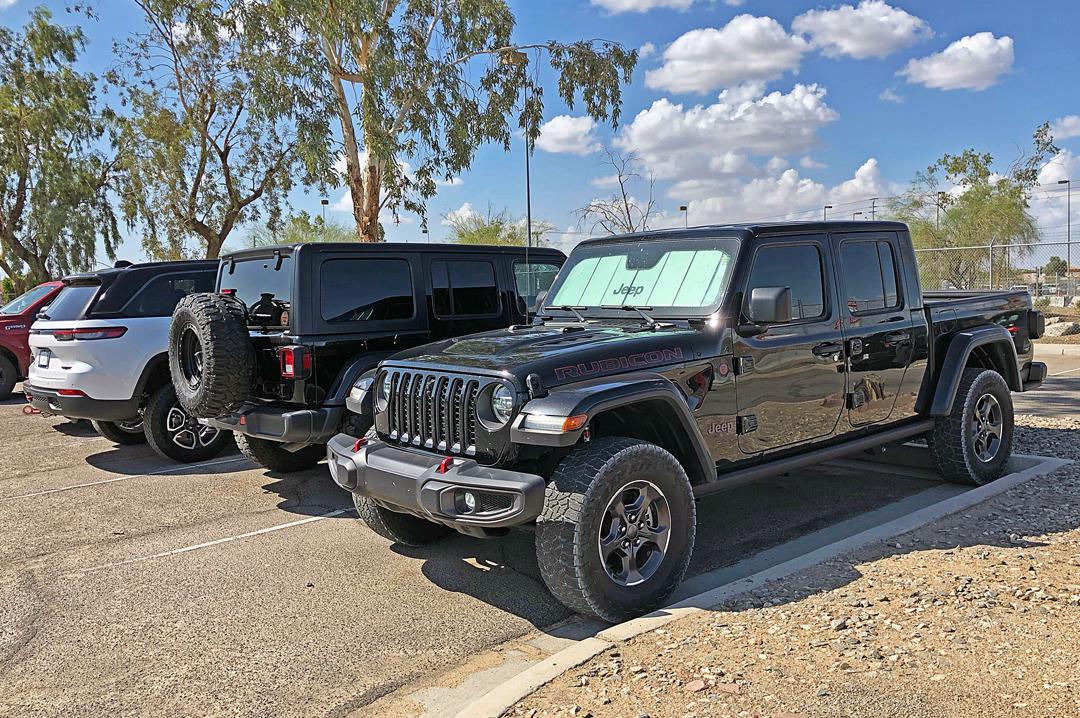 Jeep Gladiator Jeeps Parking Next To Jeeps Jeeps
