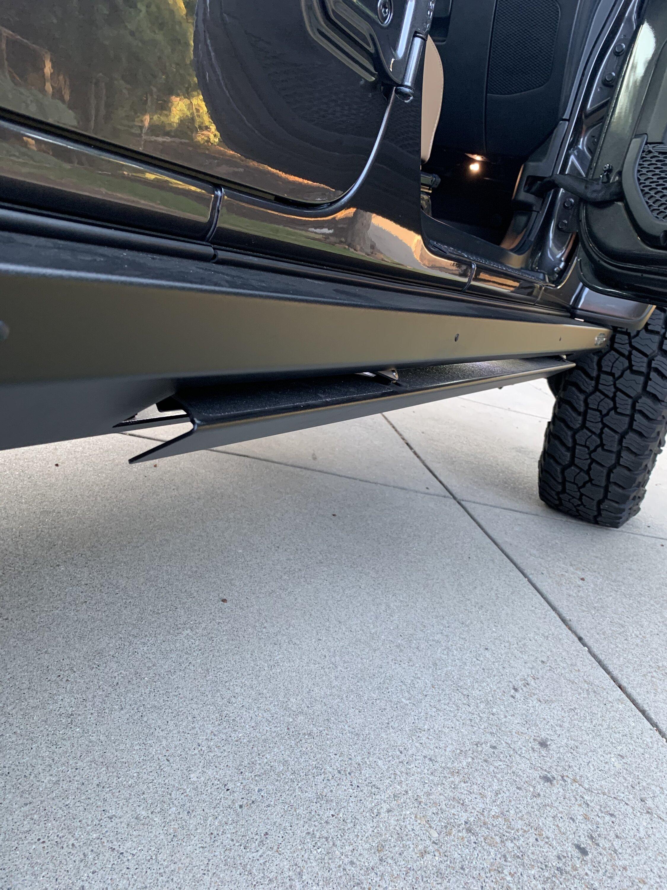 Jeep Gladiator Issue with Rockslide Engineering Step 84051FFE-0BD1-4D21-96F5-CE12BB2CC4B3