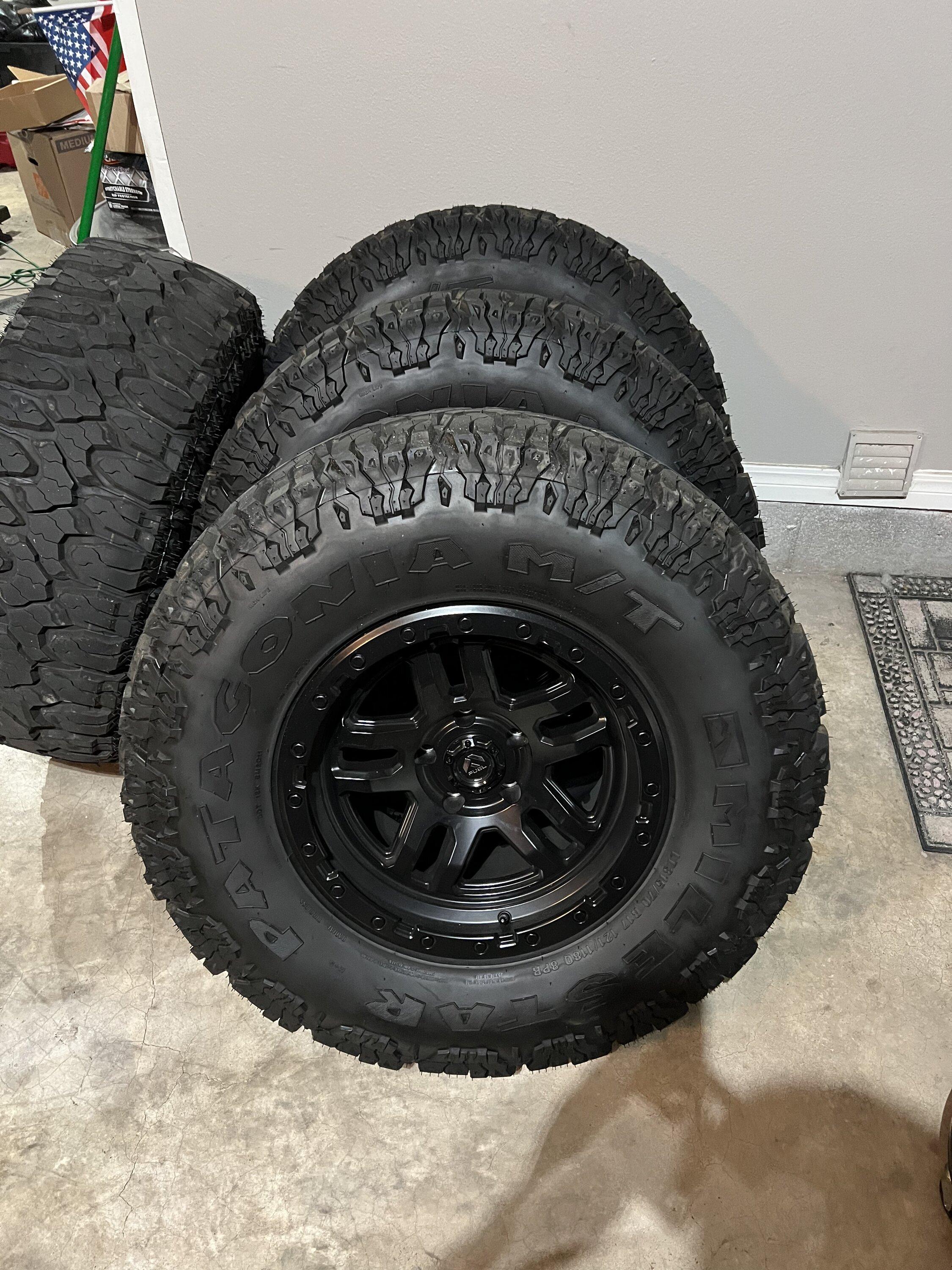 Jeep Gladiator Fuel Ammo with 315/70r17 Patagonia M/T tires 90831849-7497-468C-81BD-21C8D8E73EF8