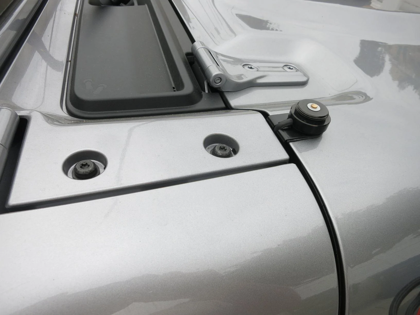 Jeep Gladiator GMRS / CB antenna locations - near A pillar or mid point on hood 1661922325683