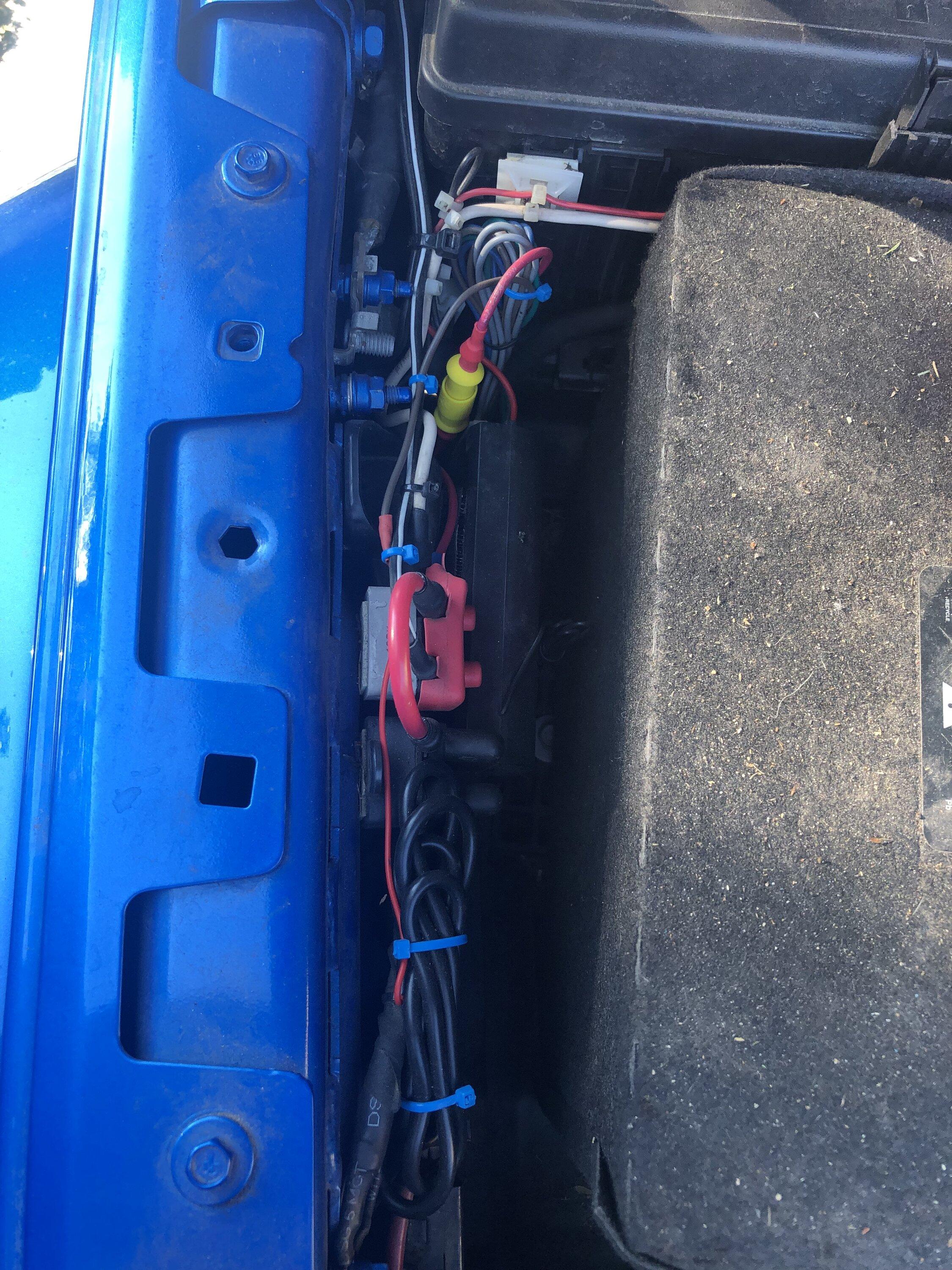 Jeep Gladiator Not much room at battery terminals for accessories... 1661961324288