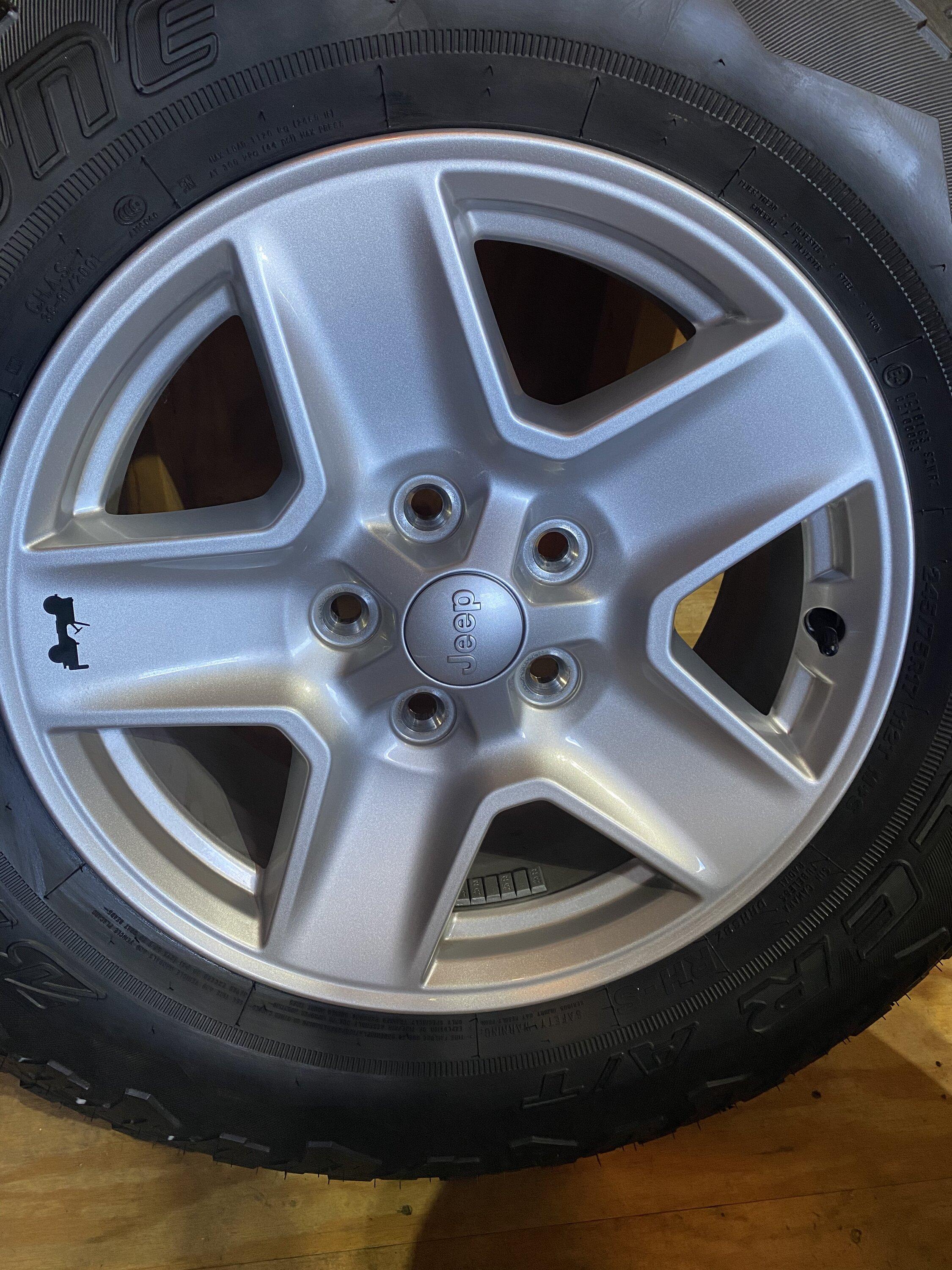 Jeep Gladiator ‘20 Gladiator Sport S wheels, tires & TPMS 7D2D37BC-78DE-4C8A-969E-DA8FB720E2AC