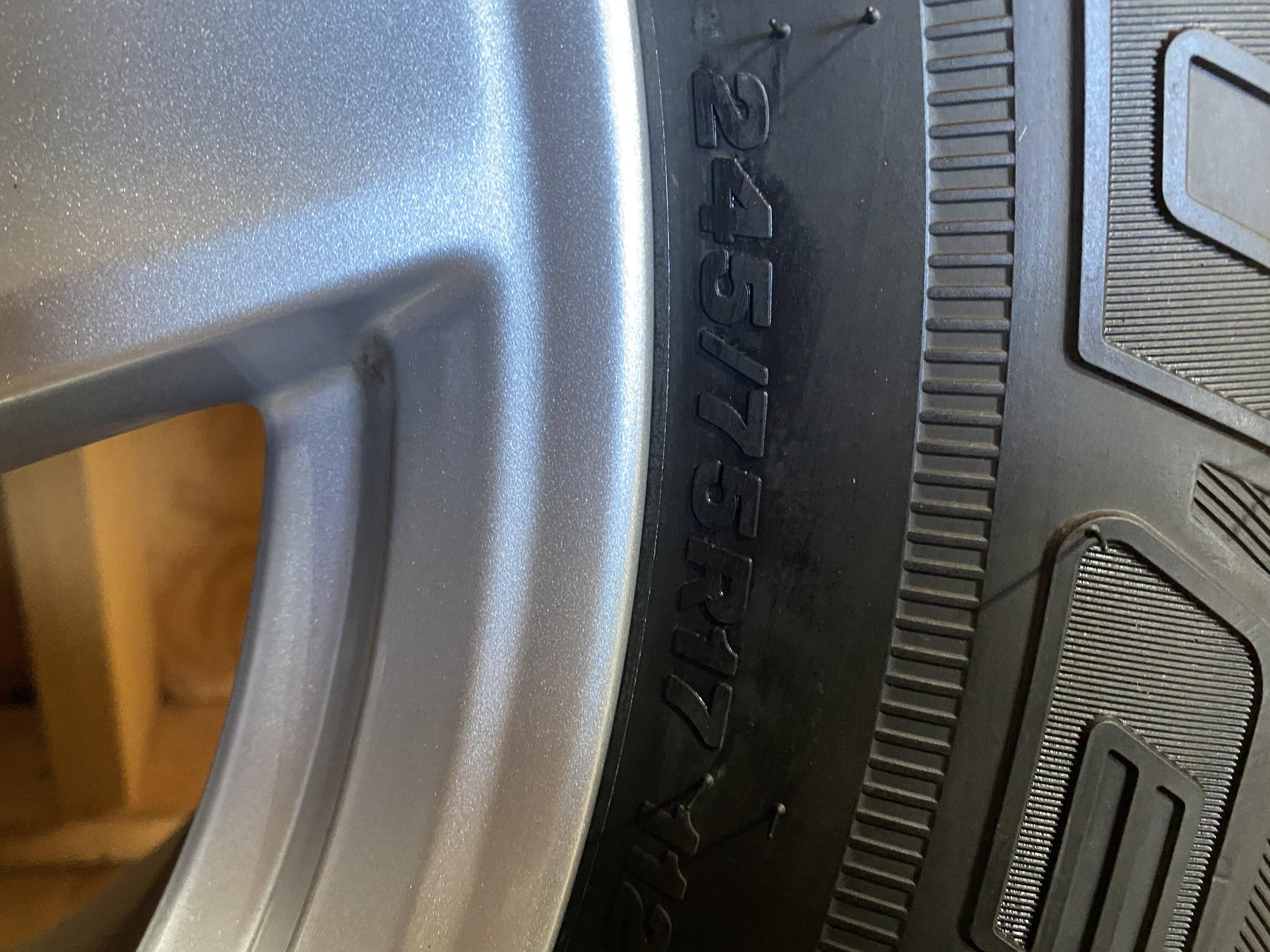 Jeep Gladiator ‘20 Gladiator Sport S wheels, tires & TPMS 4BE0C7BB-CA75-425A-8EB3-DAFD63266F89