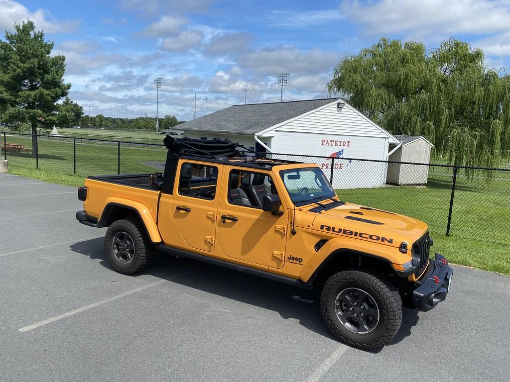 Jeep Gladiator Twill soft top with tinted window 52323277875_1fccf3826f_b