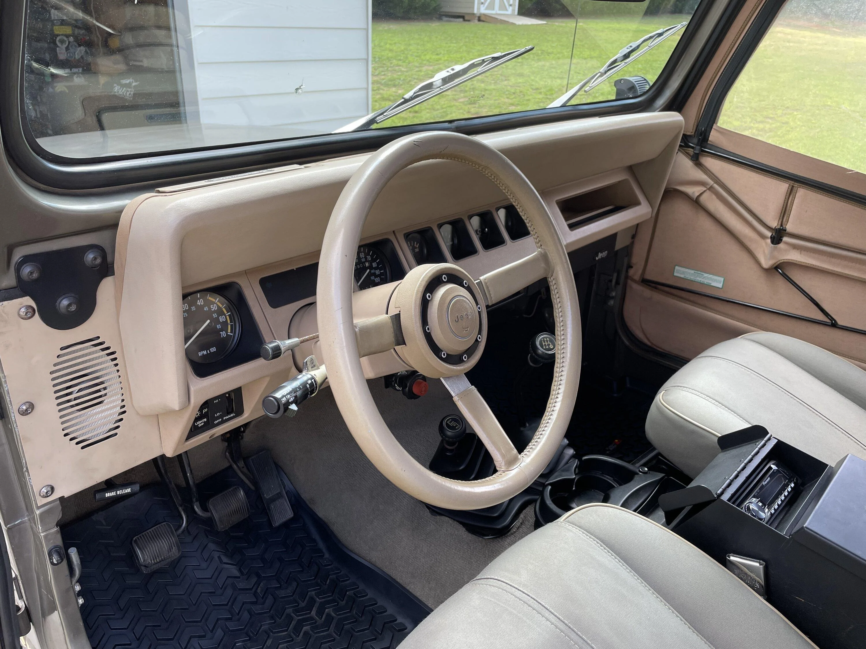Jeep Gladiator 1989 Jeep Wrangler Sahara 2932C59B-385C-4500-A1EF-DF7E01C4FDB7