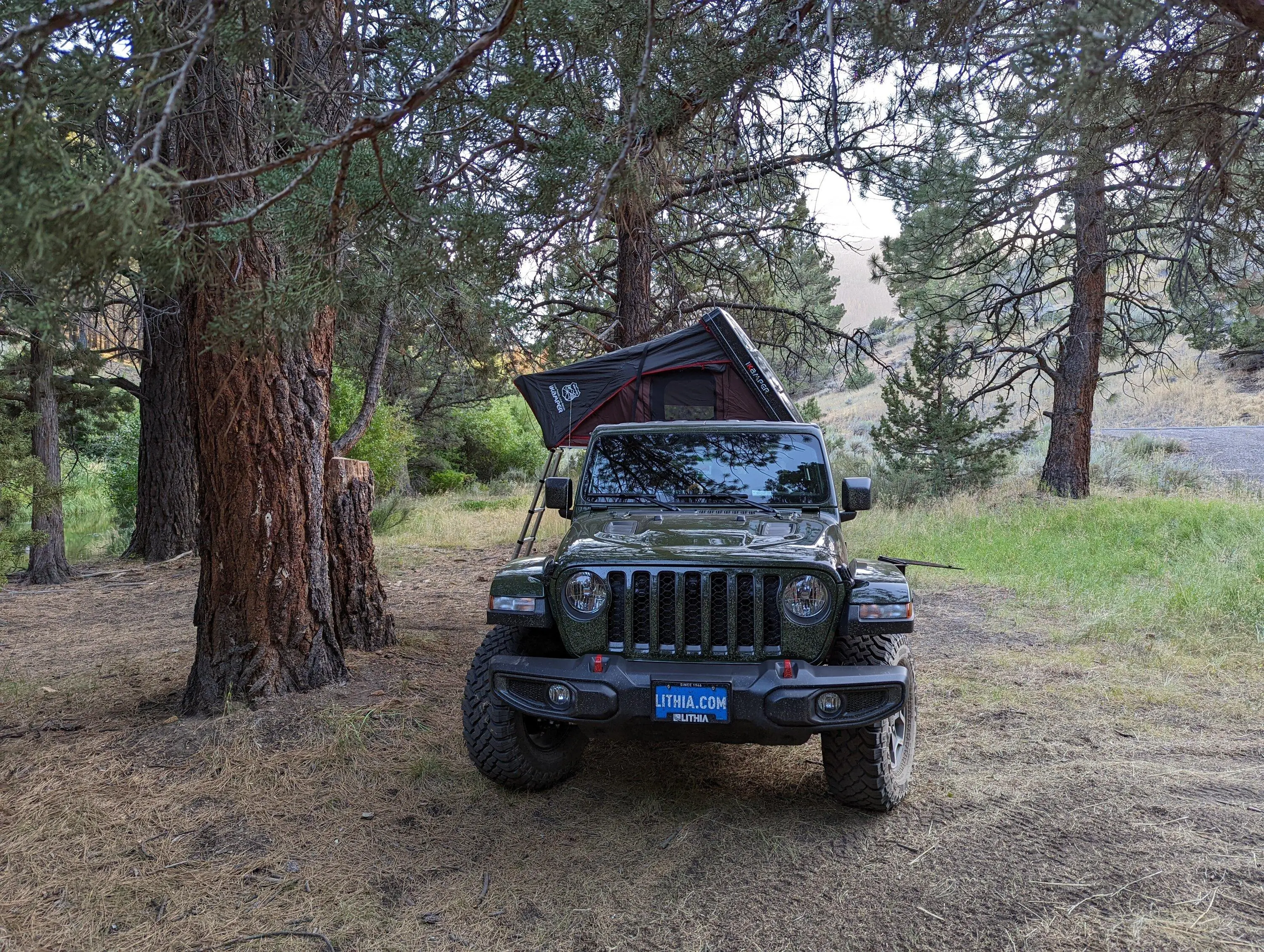 Jeep Gladiator So why do people like roof top tents PXL_20220828_014154221