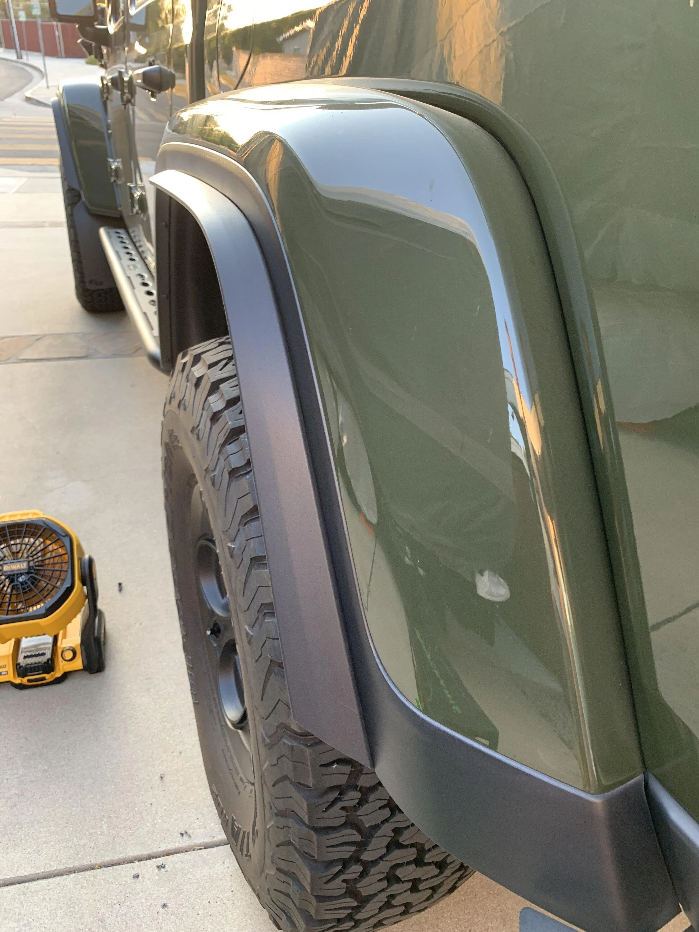 Jeep Gladiator Anyone installed Xtreme Recon Fenders on JT? IMG_5845