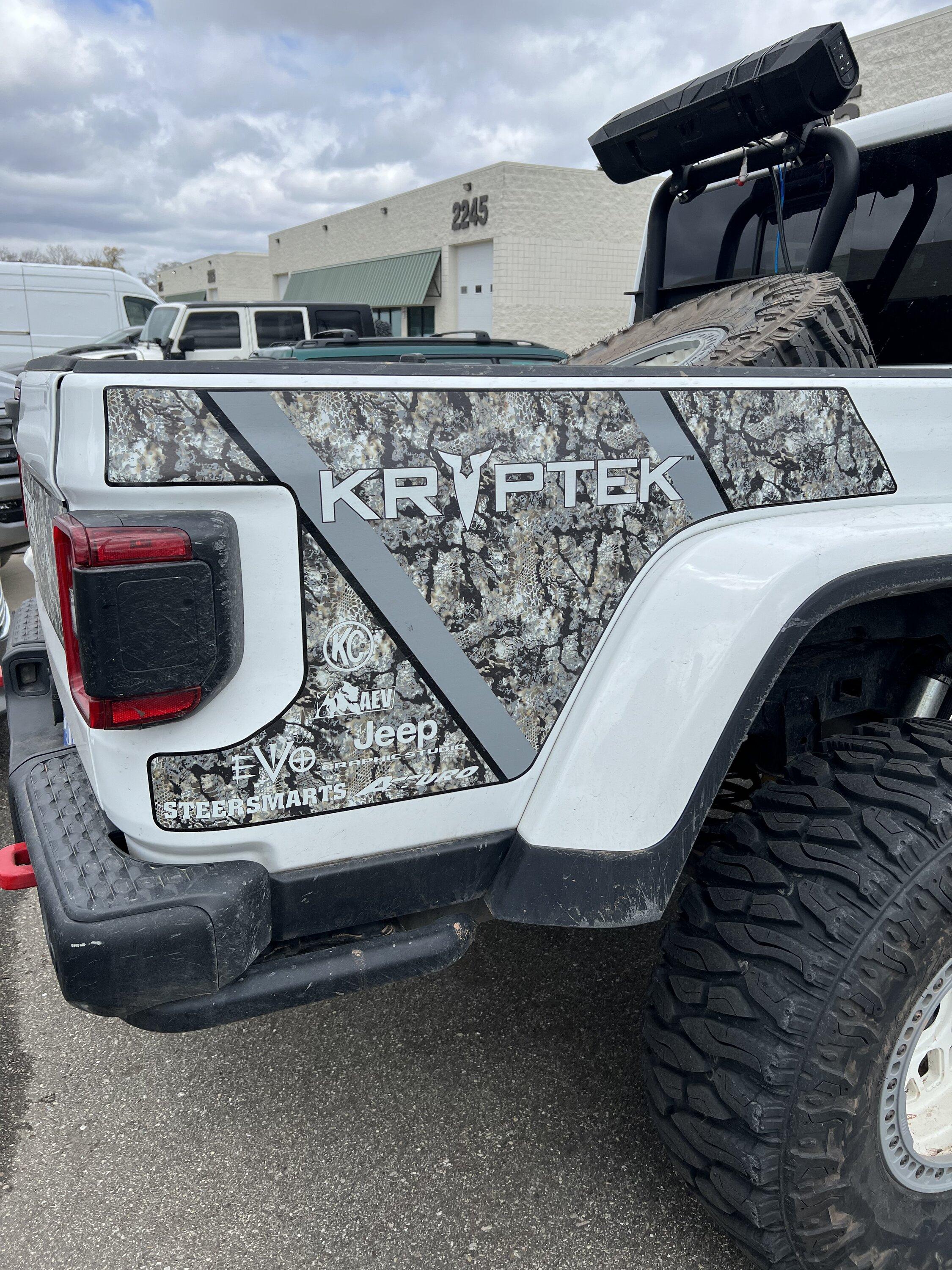 Jeep Gladiator Kryptek side bed graphics F2EB6E60-5139-4121-9450-6AF2EA8ACF42