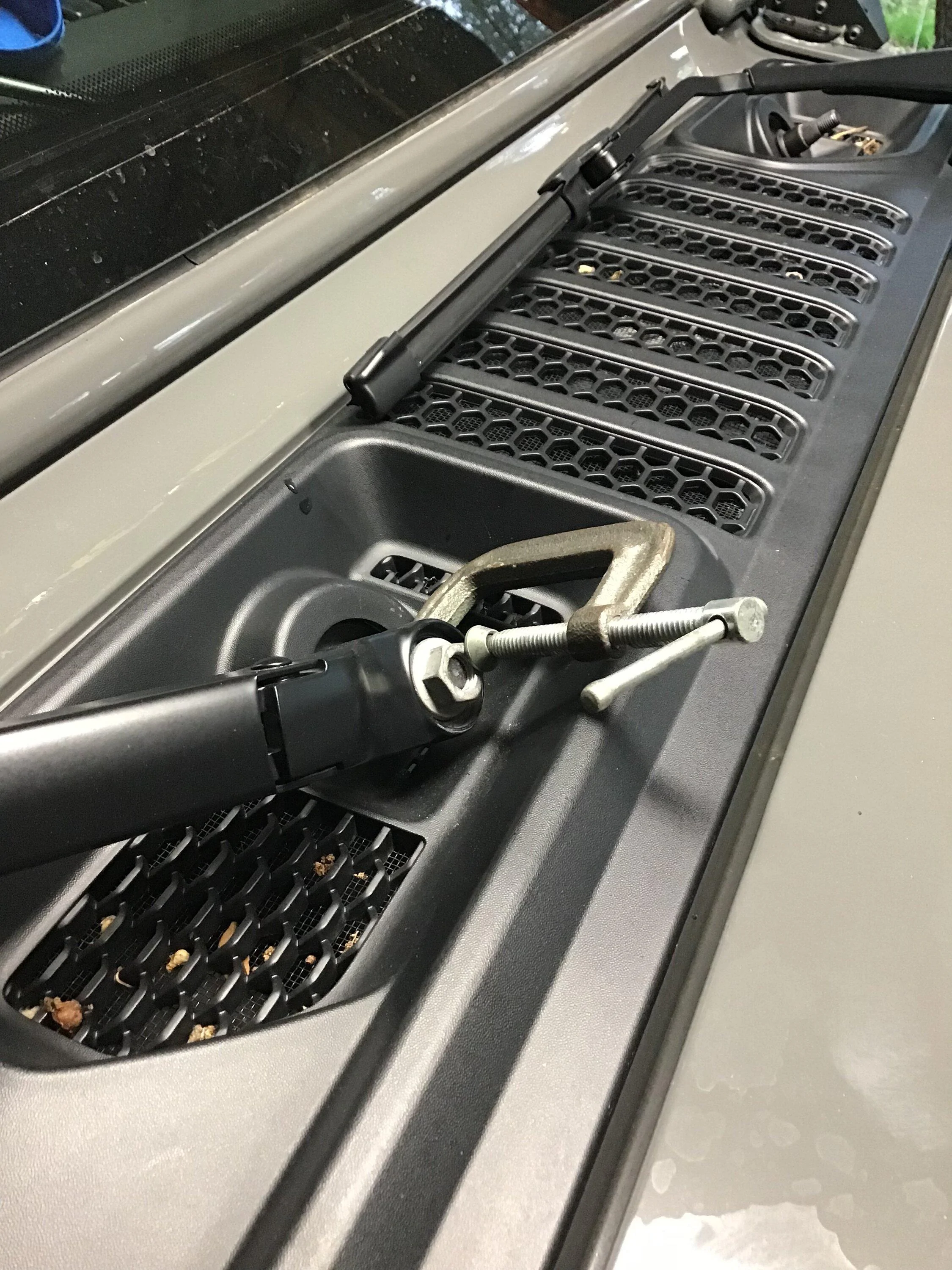 Jeep Gladiator Mopar Performance Windshield Wipers w/ Built-In Washer Jets Released For Jeep Gladiator 73D43B3C-7859-467E-9929-08DAF1ACB84C
