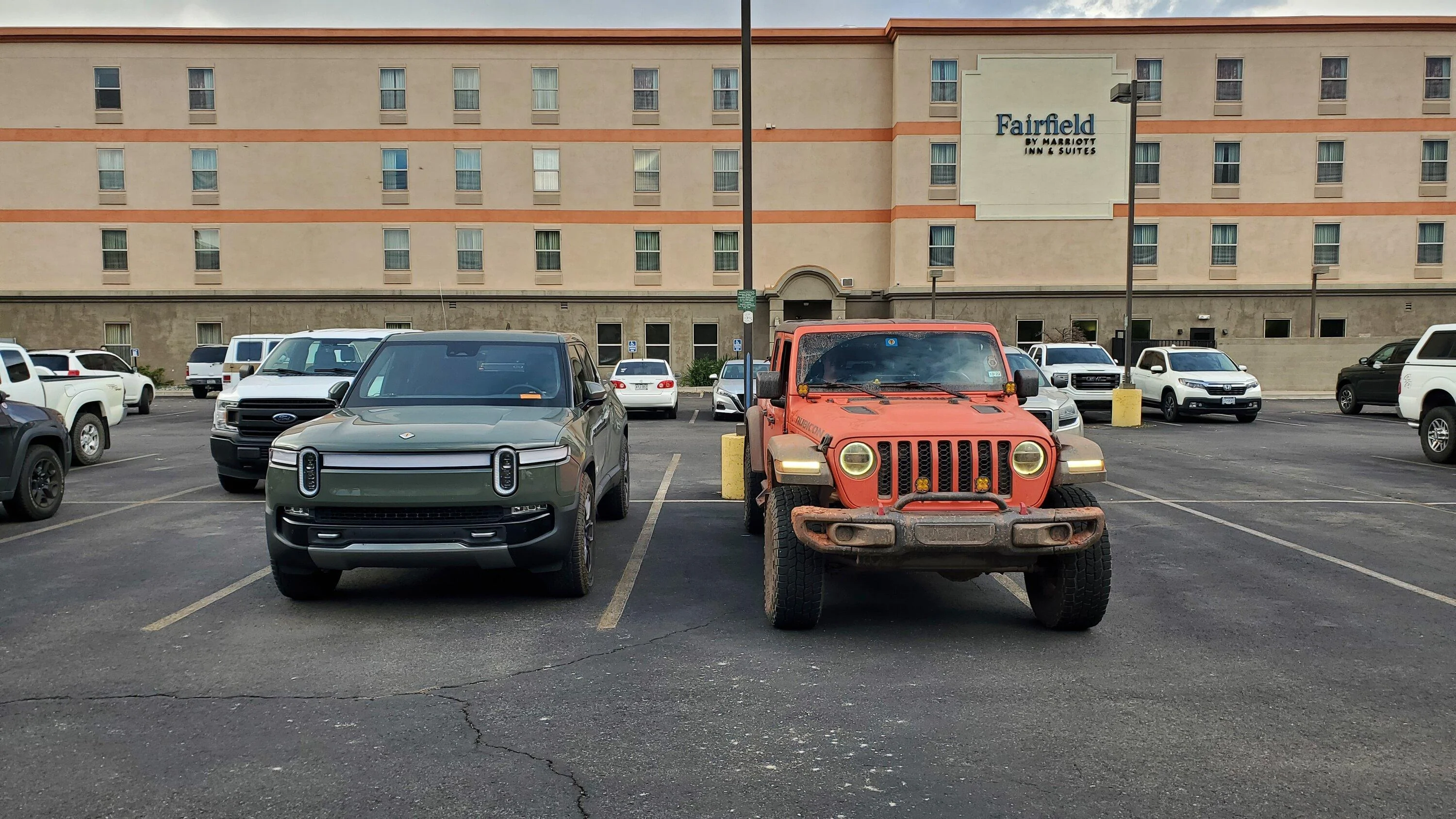 Jeep Gladiator Gladiator vs  rivian 20220828_190648