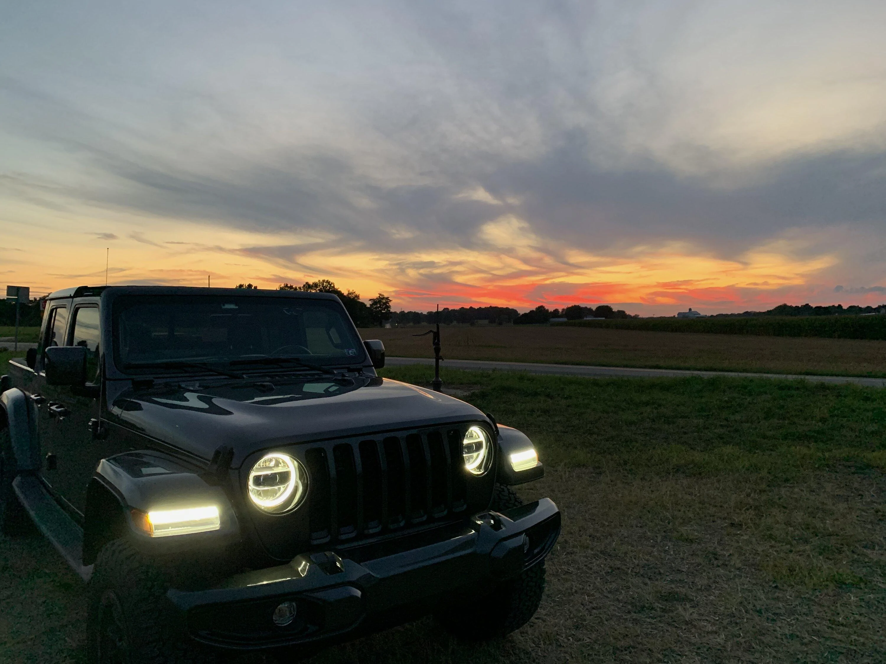 Jeep Gladiator Gladiator Glamour Shots B012AD06-5974-4B8D-AF94-A656C8728D87
