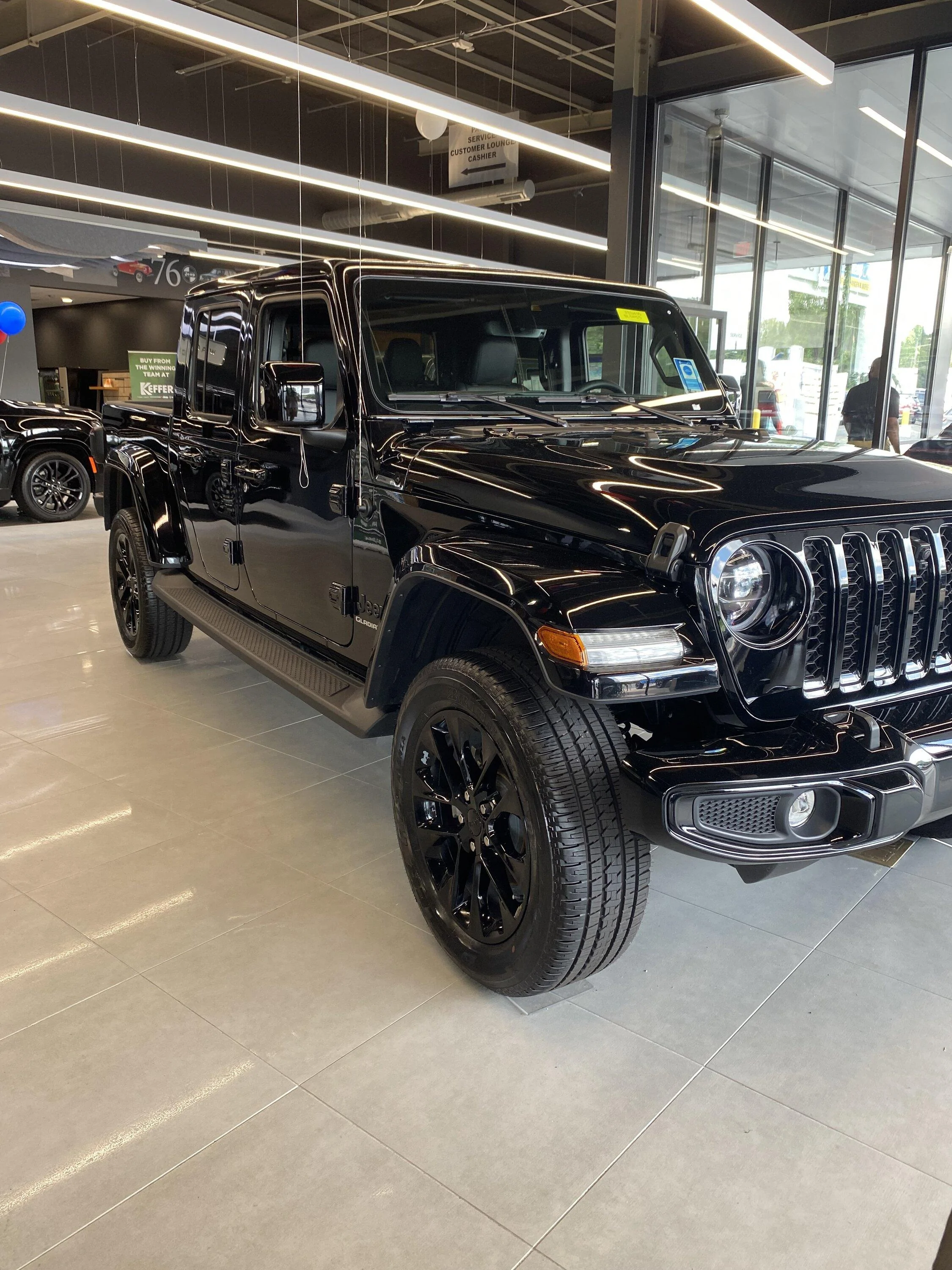 Jeep Gladiator High Altitude with export mirrors. TFHD4320