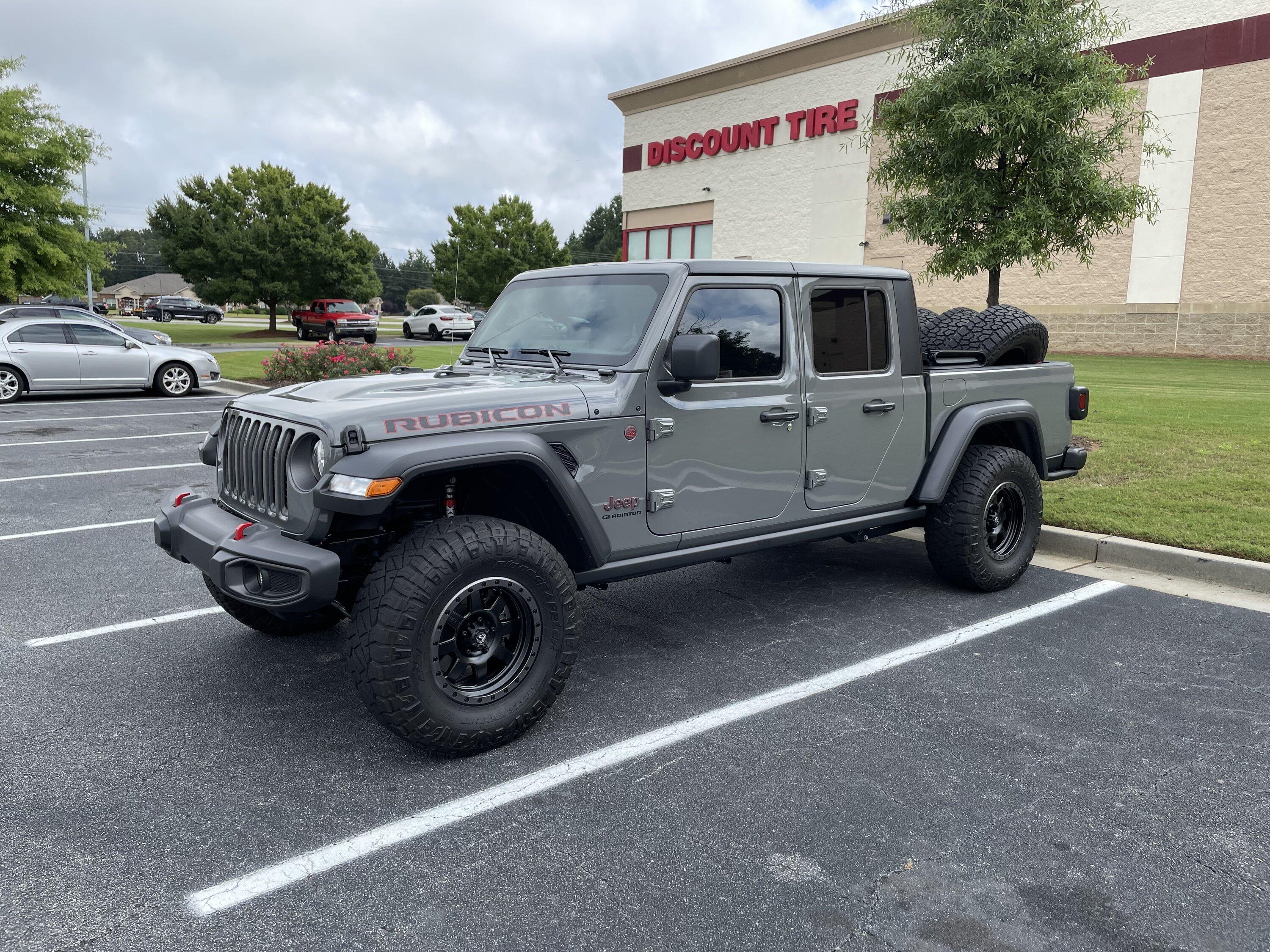 Jeep Gladiator New wheels for reference 92BE3269-497C-47AC-B075-4074EADB9EF4