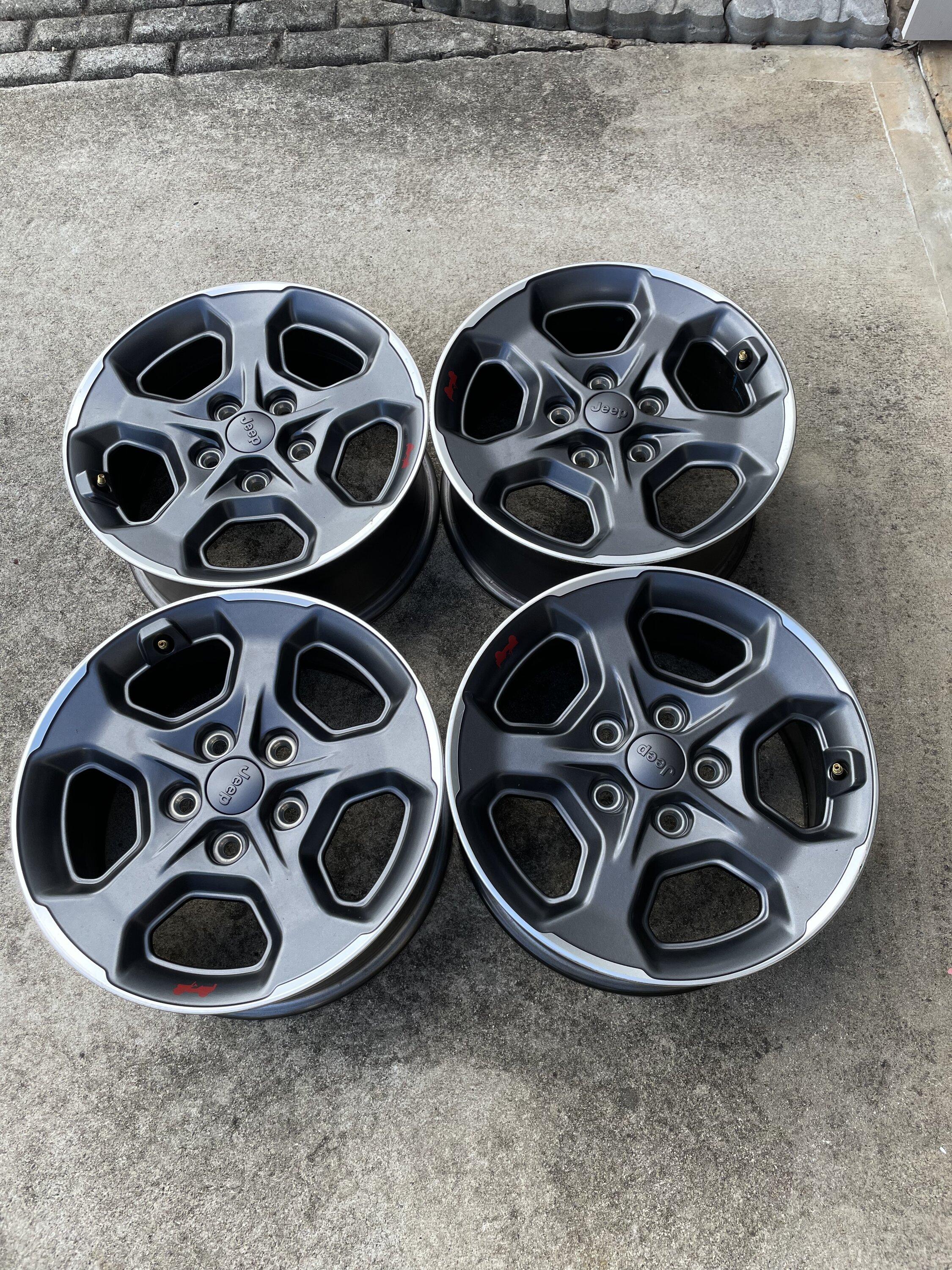 Jeep Gladiator 2021 Gladiator OEM Rubicon wheels 1FF26084-AA06-4725-AB34-B2D6FD28351E