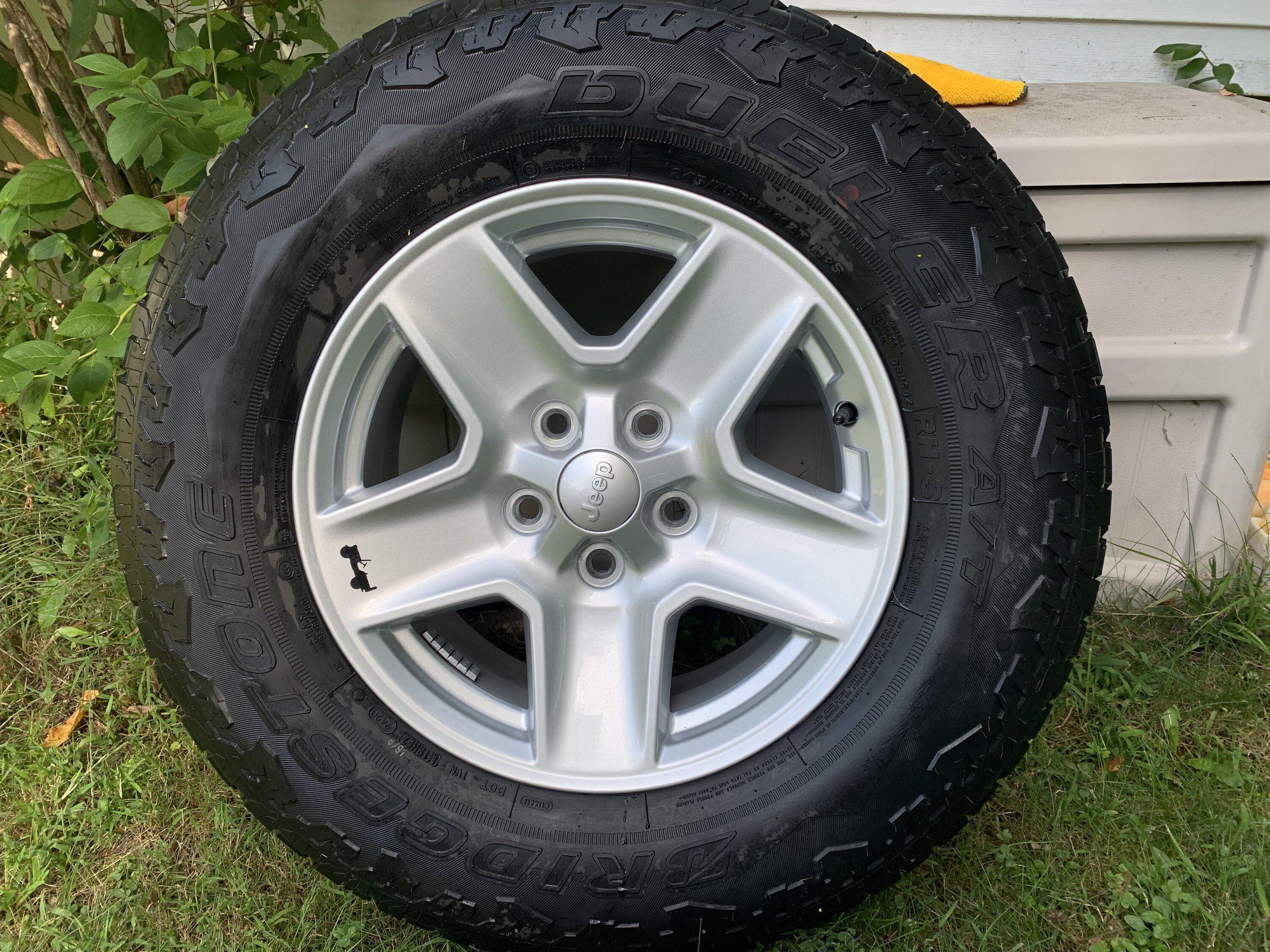 Jeep Gladiator Selling JT rims/tires and sensors 21ADB4F4-BE44-4328-BFD8-DB718EADBA16